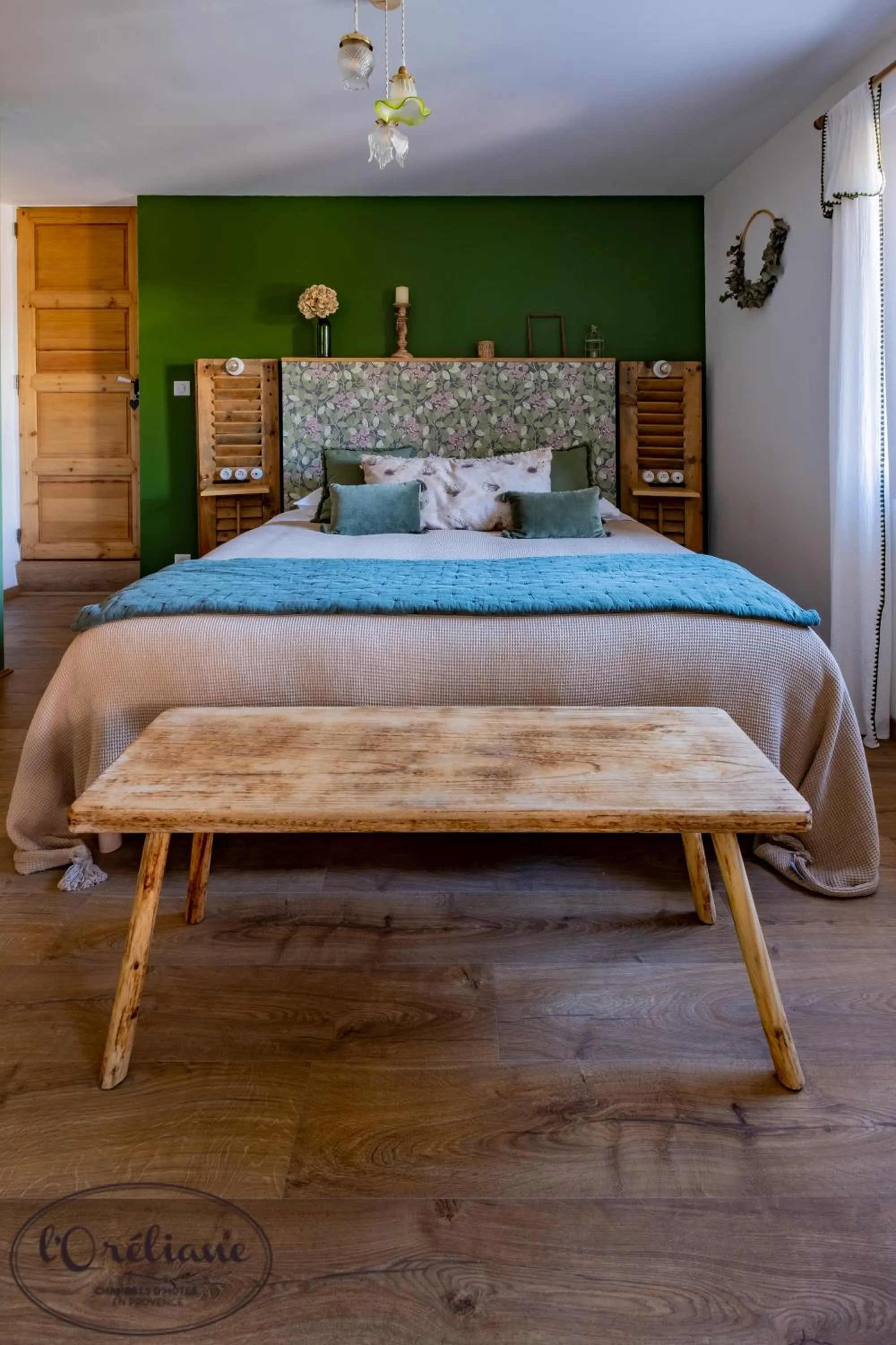 Bed in CHAMBRES D'HÔTES L'Oréliane en Provence Adults Only