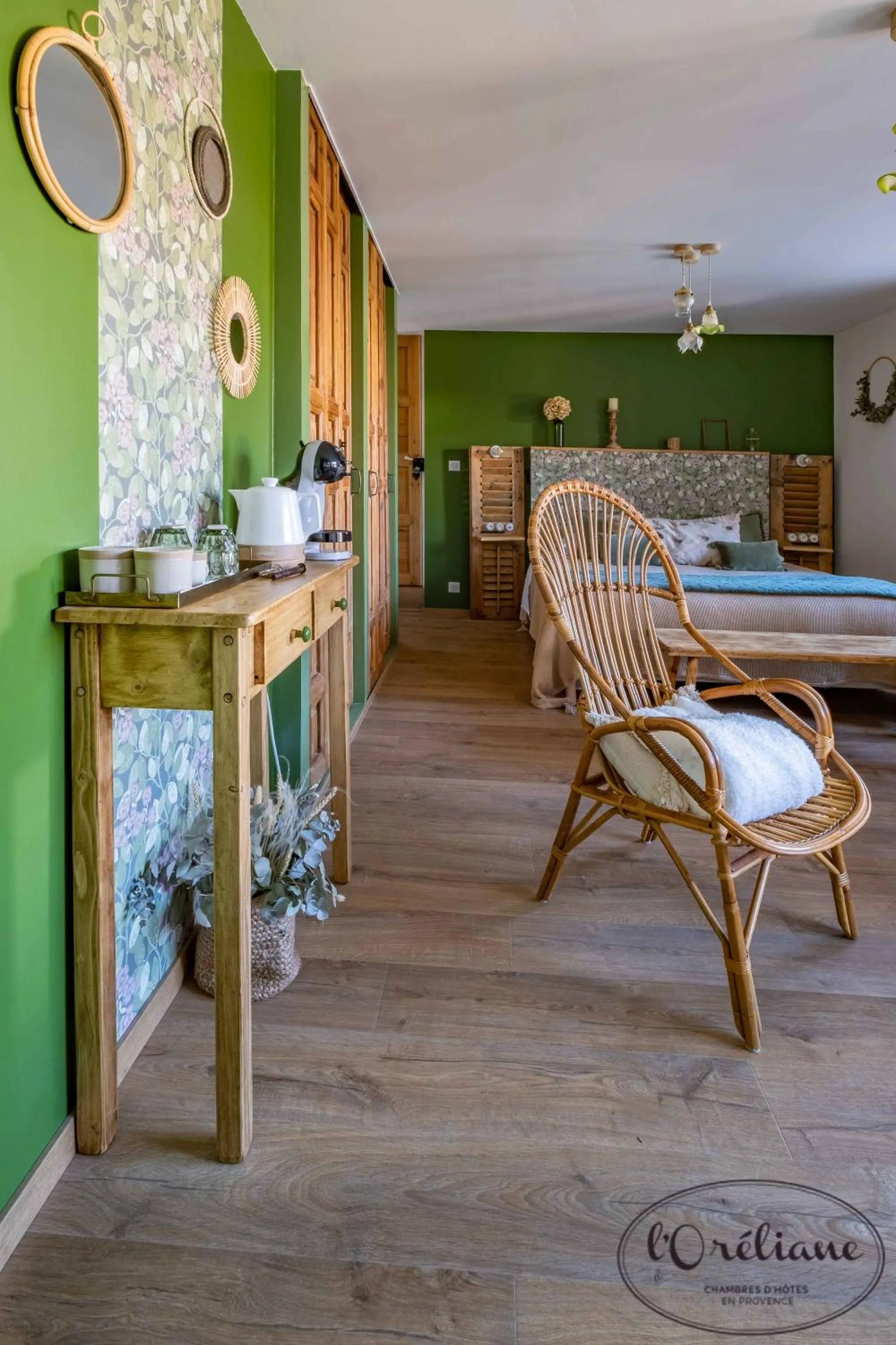 Coffee/tea facilities in CHAMBRES D'HÔTES L'Oréliane en Provence Adults Only