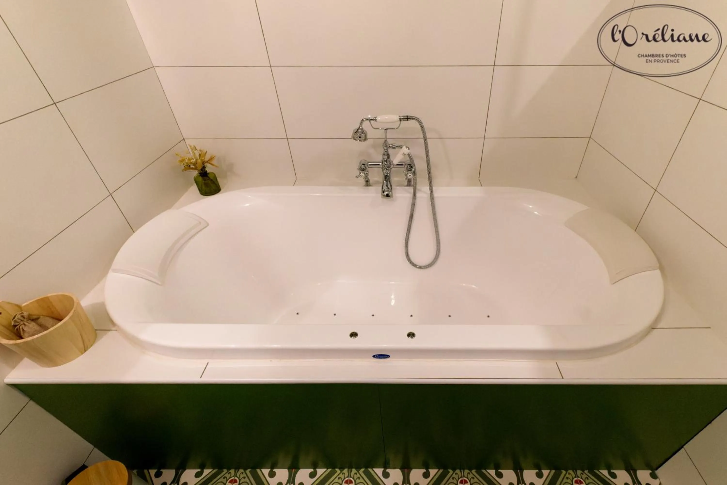 Bath in CHAMBRES D'HÔTES L'Oréliane en Provence Adults Only