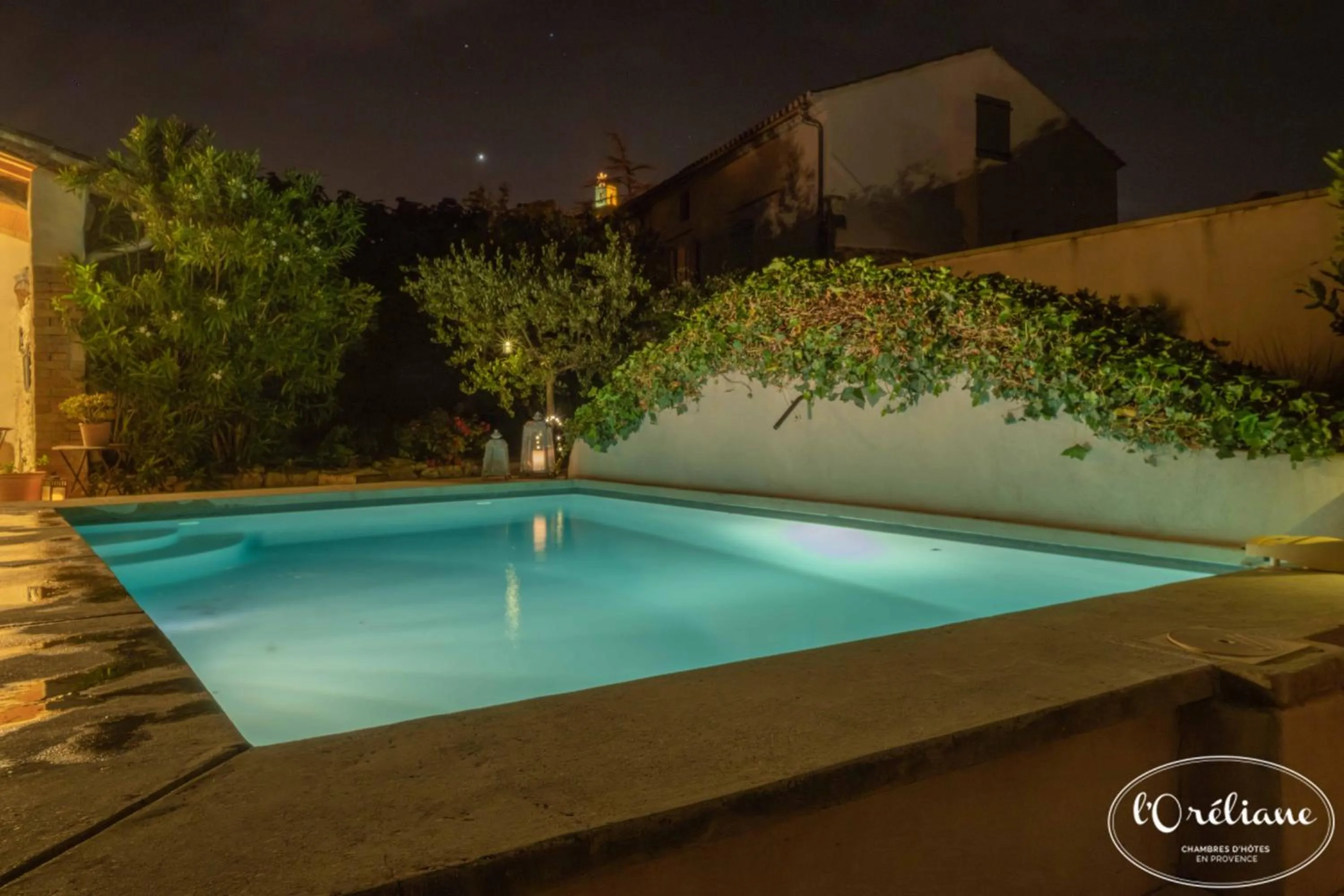 Swimming pool in CHAMBRES D'HÔTES L'Oréliane en Provence Adults Only