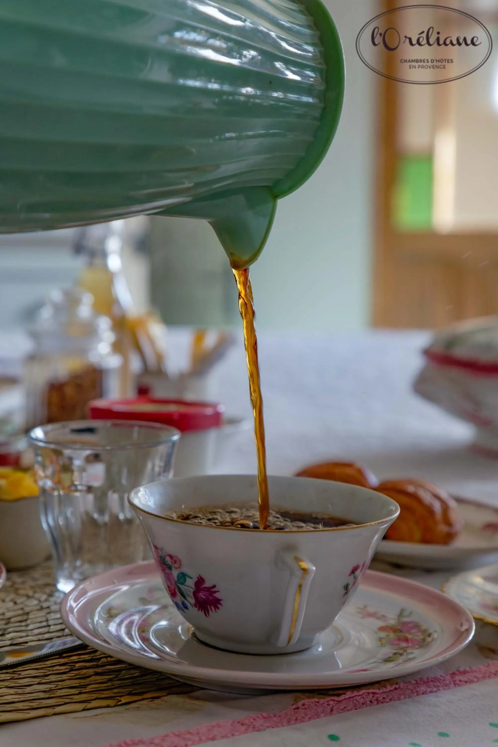 Breakfast in CHAMBRES D'HÔTES L'Oréliane en Provence Adults Only