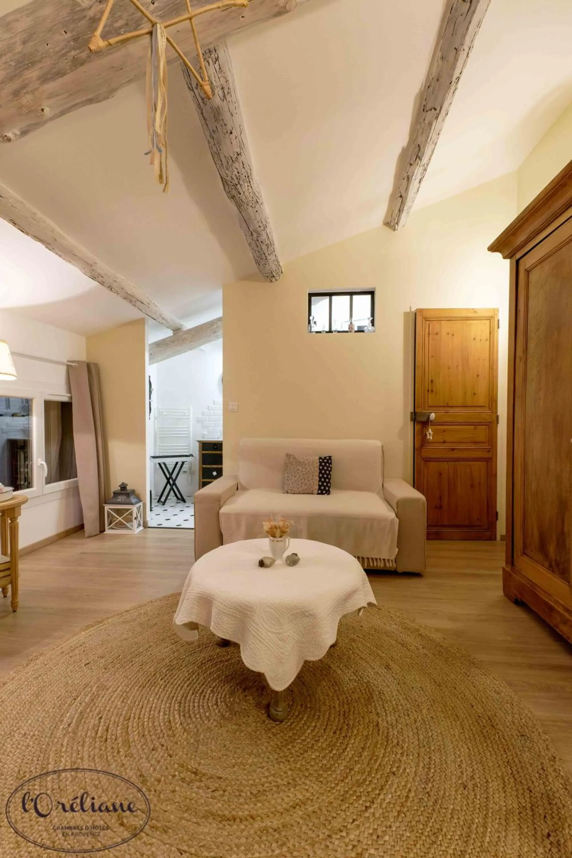 Seating area, Bed in CHAMBRES D'HÔTES L'Oréliane en Provence Adults Only