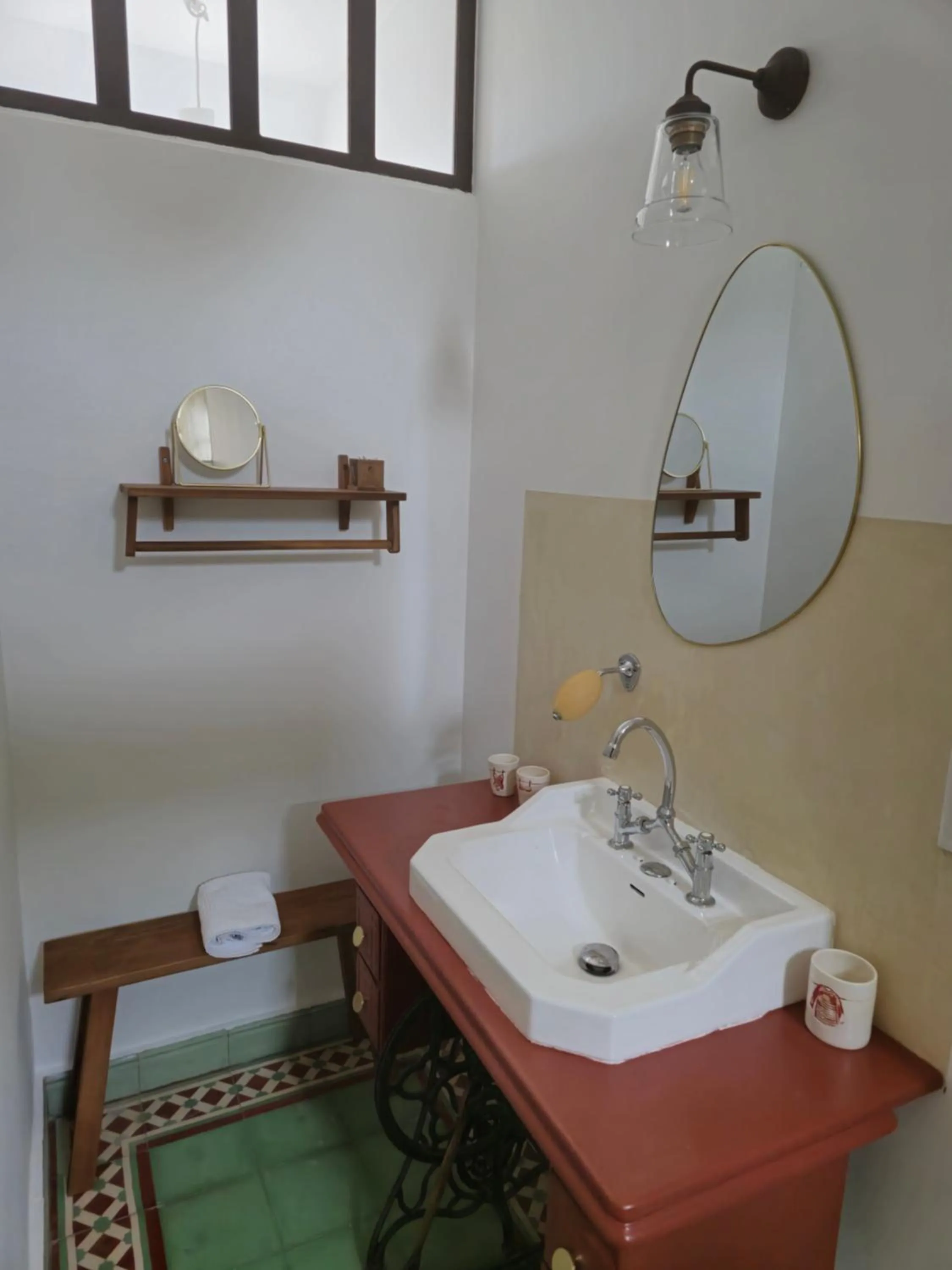 Bathroom in CHAMBRES D'HÔTES L'Oréliane en Provence Adults Only