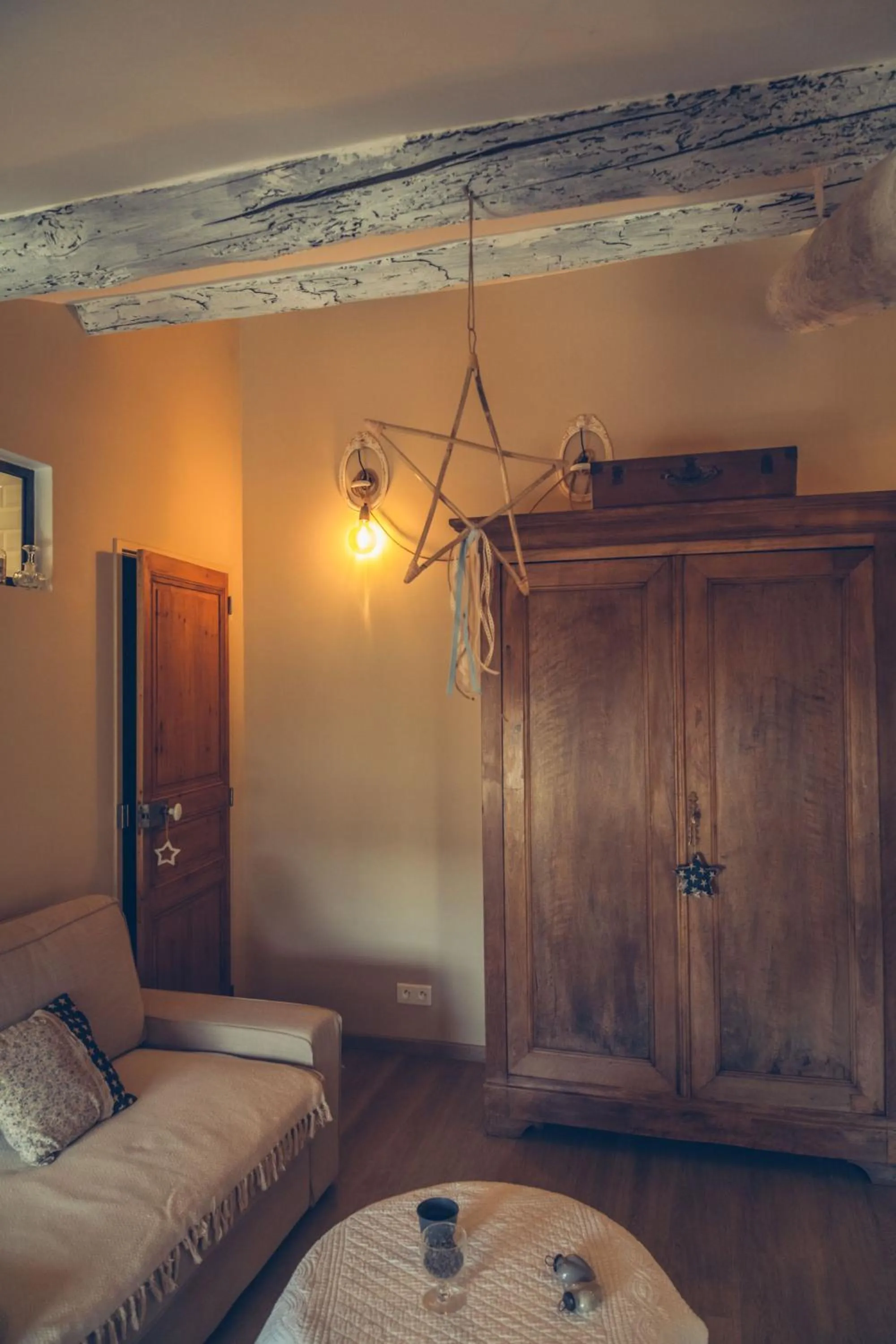 Photo of the whole room, Bed in CHAMBRES D'HÔTES L'Oréliane en Provence Adults Only