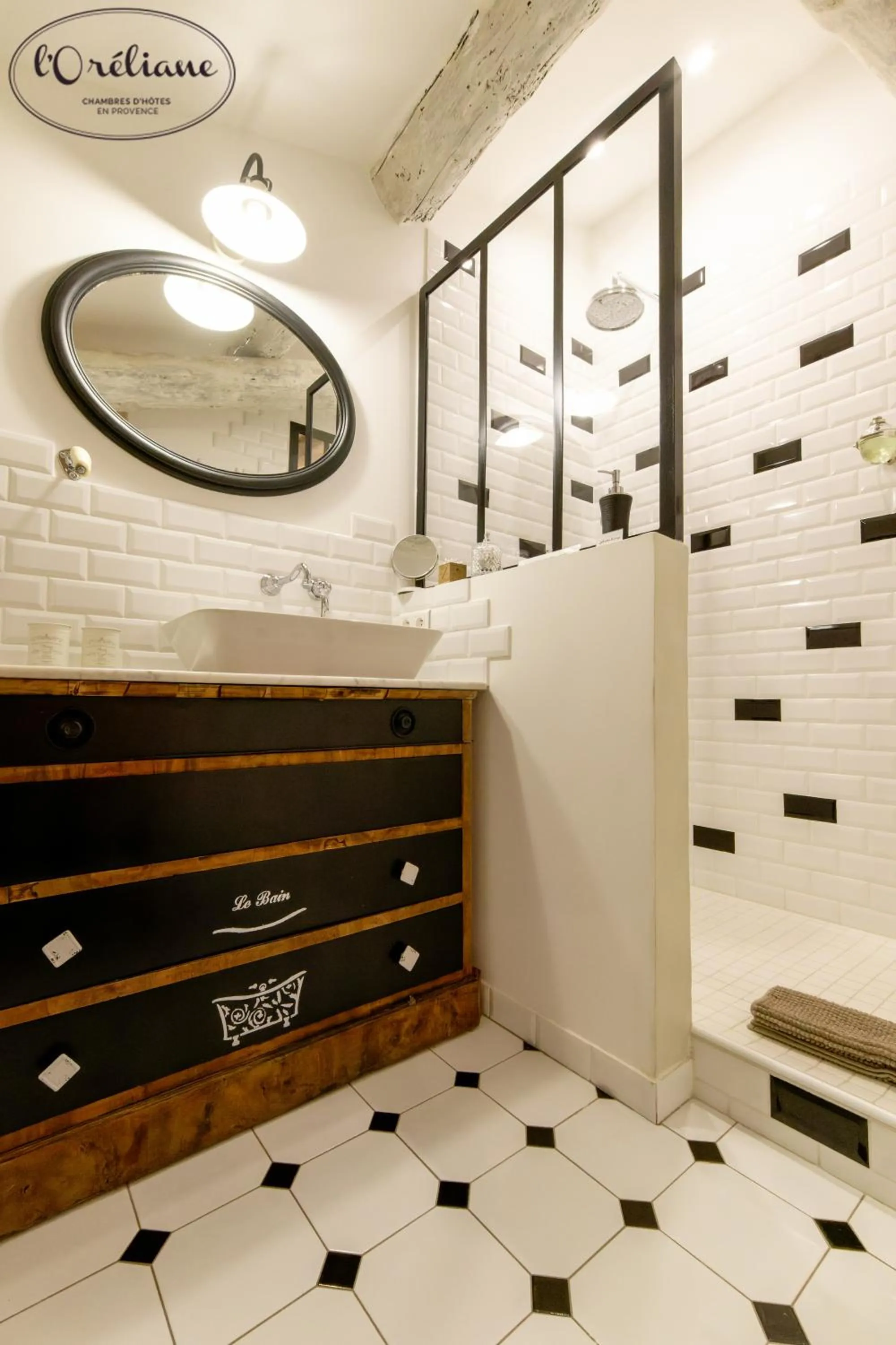 Bathroom in CHAMBRES D'HÔTES L'Oréliane en Provence Adults Only