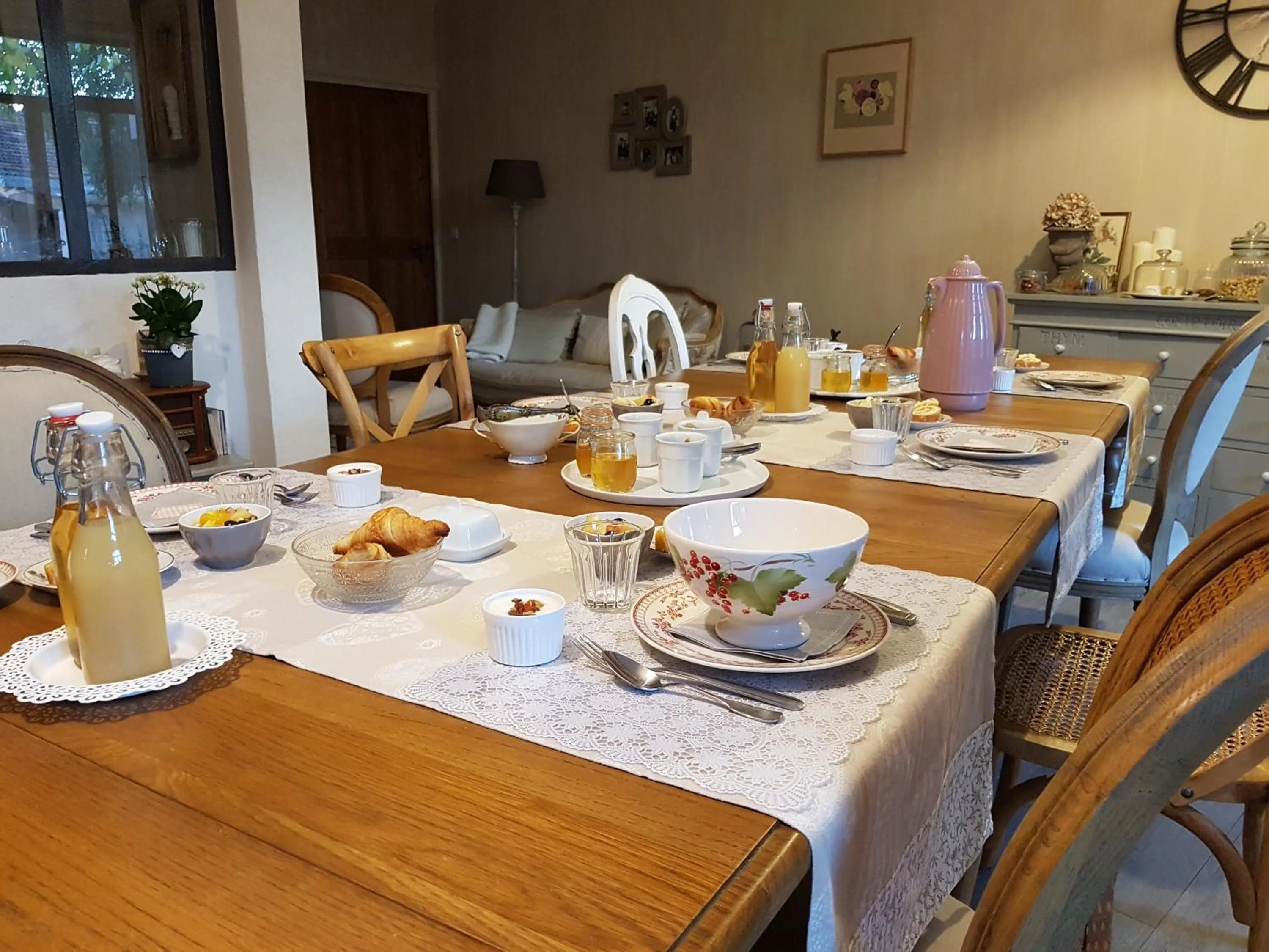 Breakfast in CHAMBRES D'HÔTES L'Oréliane en Provence Adults Only