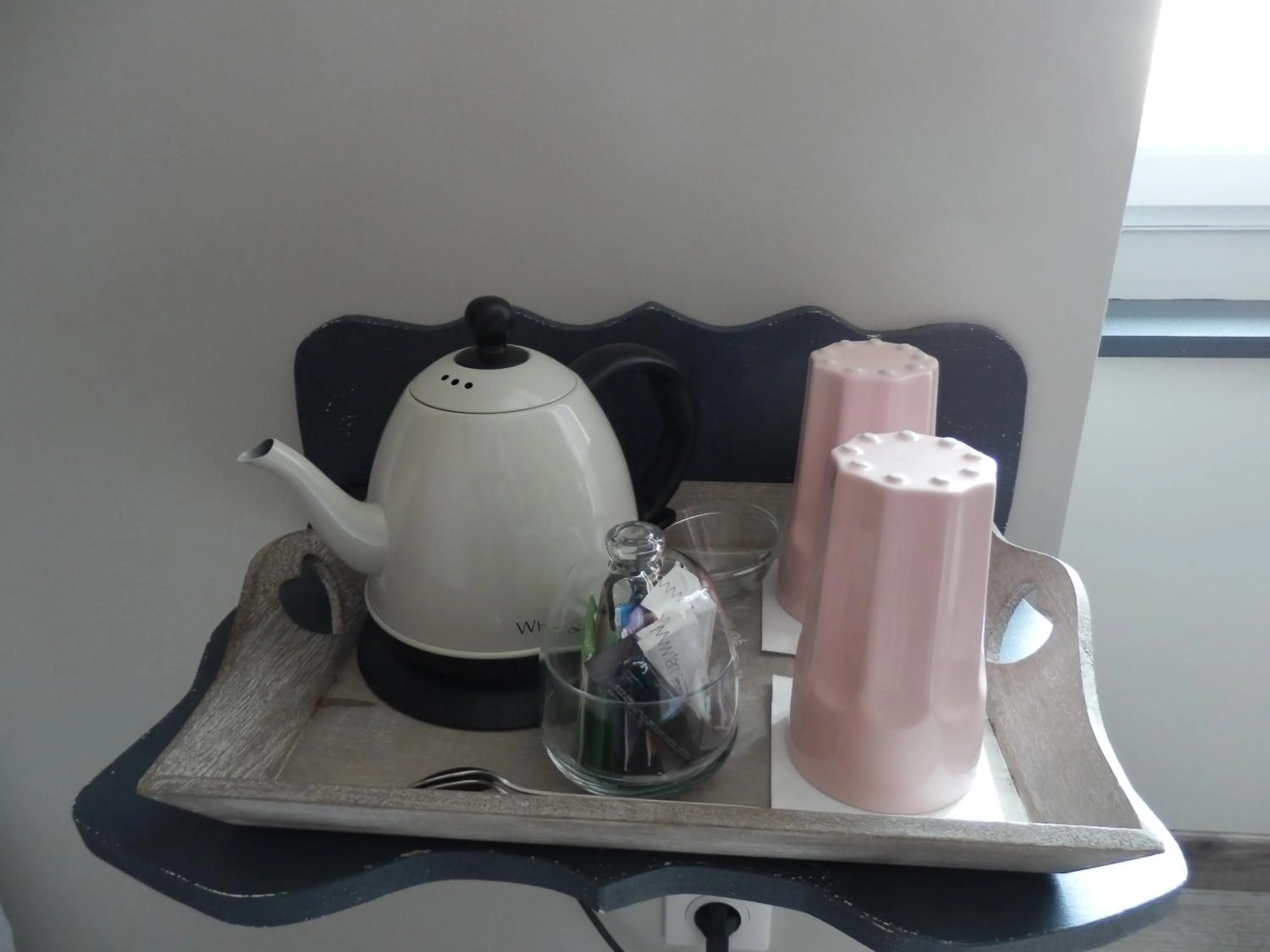 Coffee/tea facilities in CHAMBRES D'HÔTES L'Oréliane en Provence Adults Only