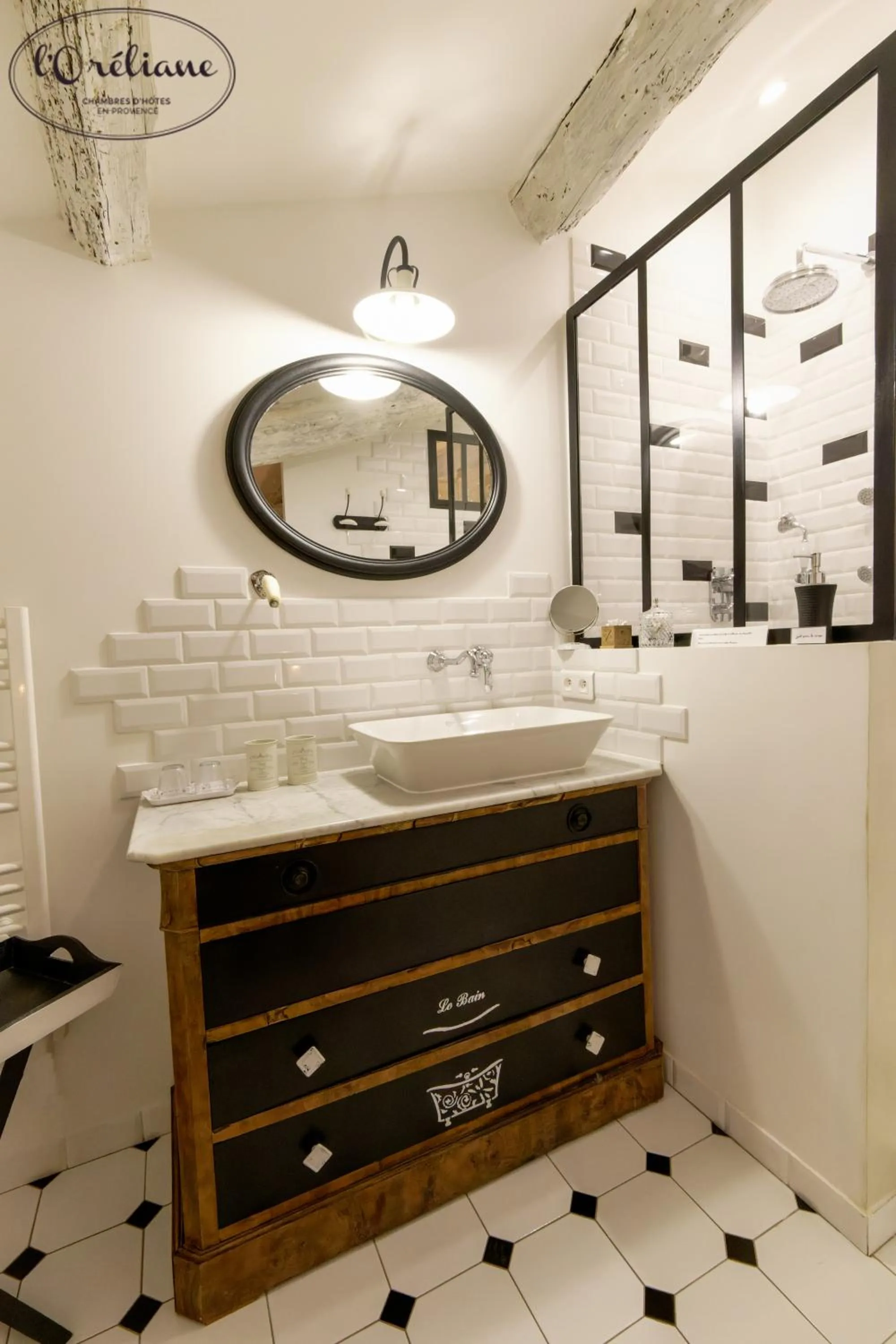 Bathroom in CHAMBRES D'HÔTES L'Oréliane en Provence Adults Only