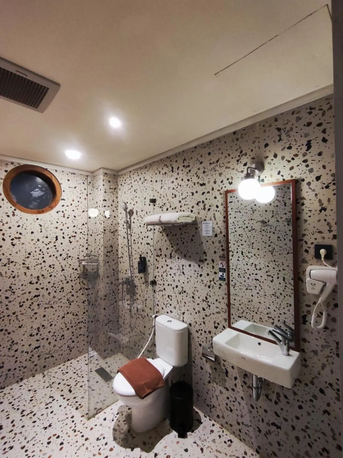 Shower in Liberta Malioboro North