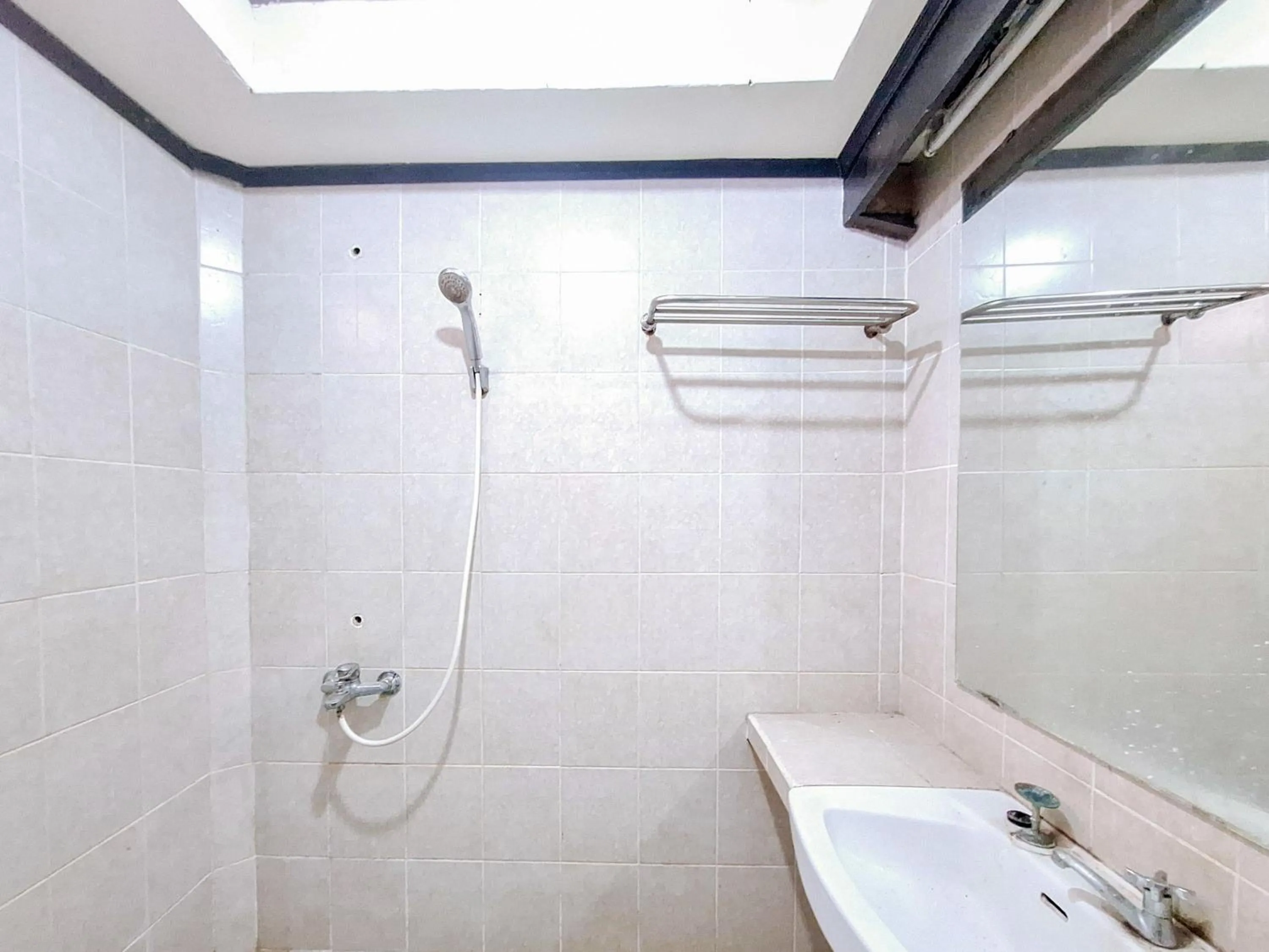 Bathroom in RedDoorz near Stadion Semeru Lumajang Jawa Timur
