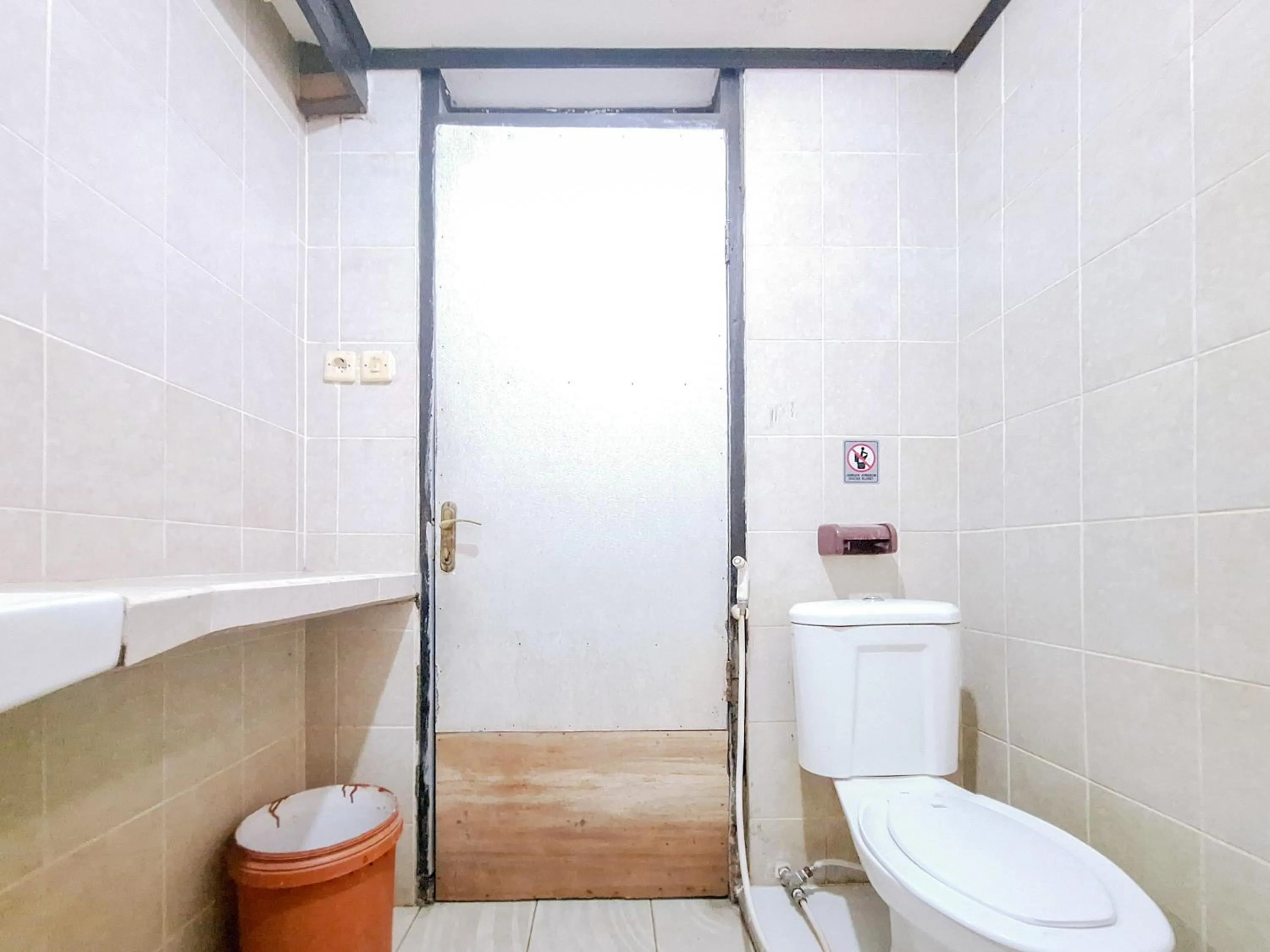 Bathroom in RedDoorz near Stadion Semeru Lumajang Jawa Timur
