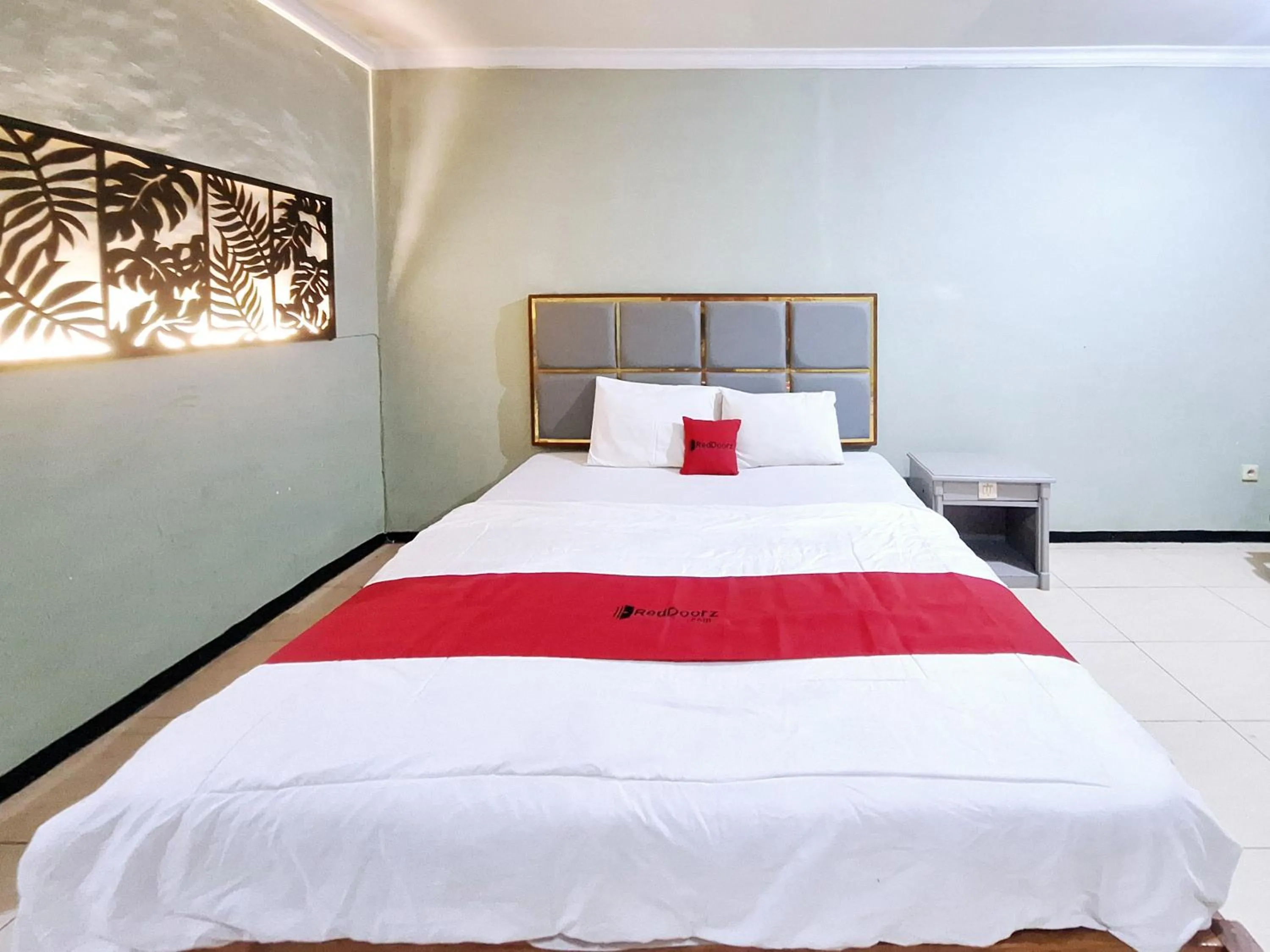 Bedroom, Bed in RedDoorz near Stadion Semeru Lumajang Jawa Timur