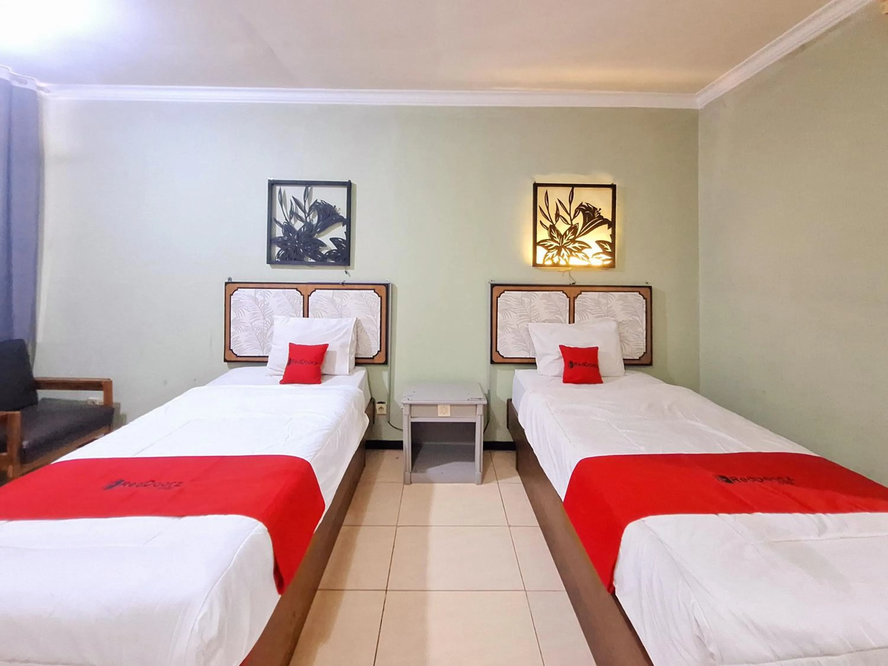 Bedroom, Bed in RedDoorz near Stadion Semeru Lumajang Jawa Timur