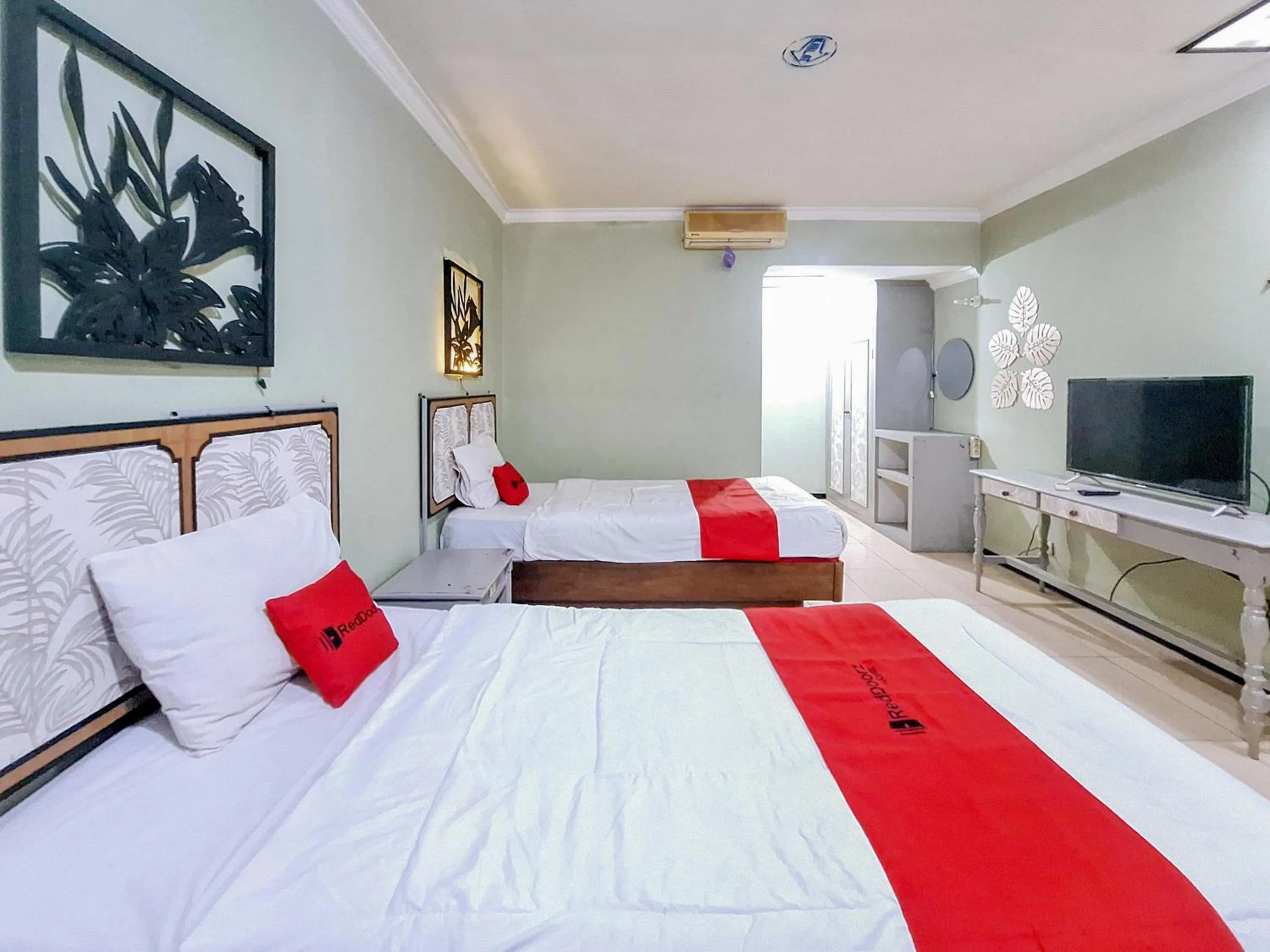 Bedroom, Bed in RedDoorz near Stadion Semeru Lumajang Jawa Timur