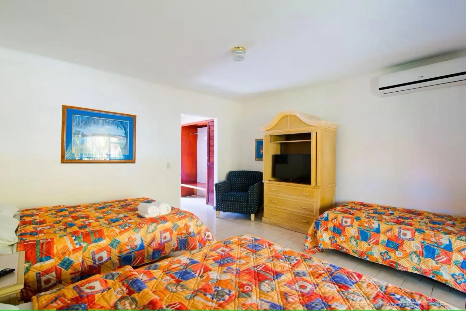 Bed in Beach Break Resort & CR Surf Camp