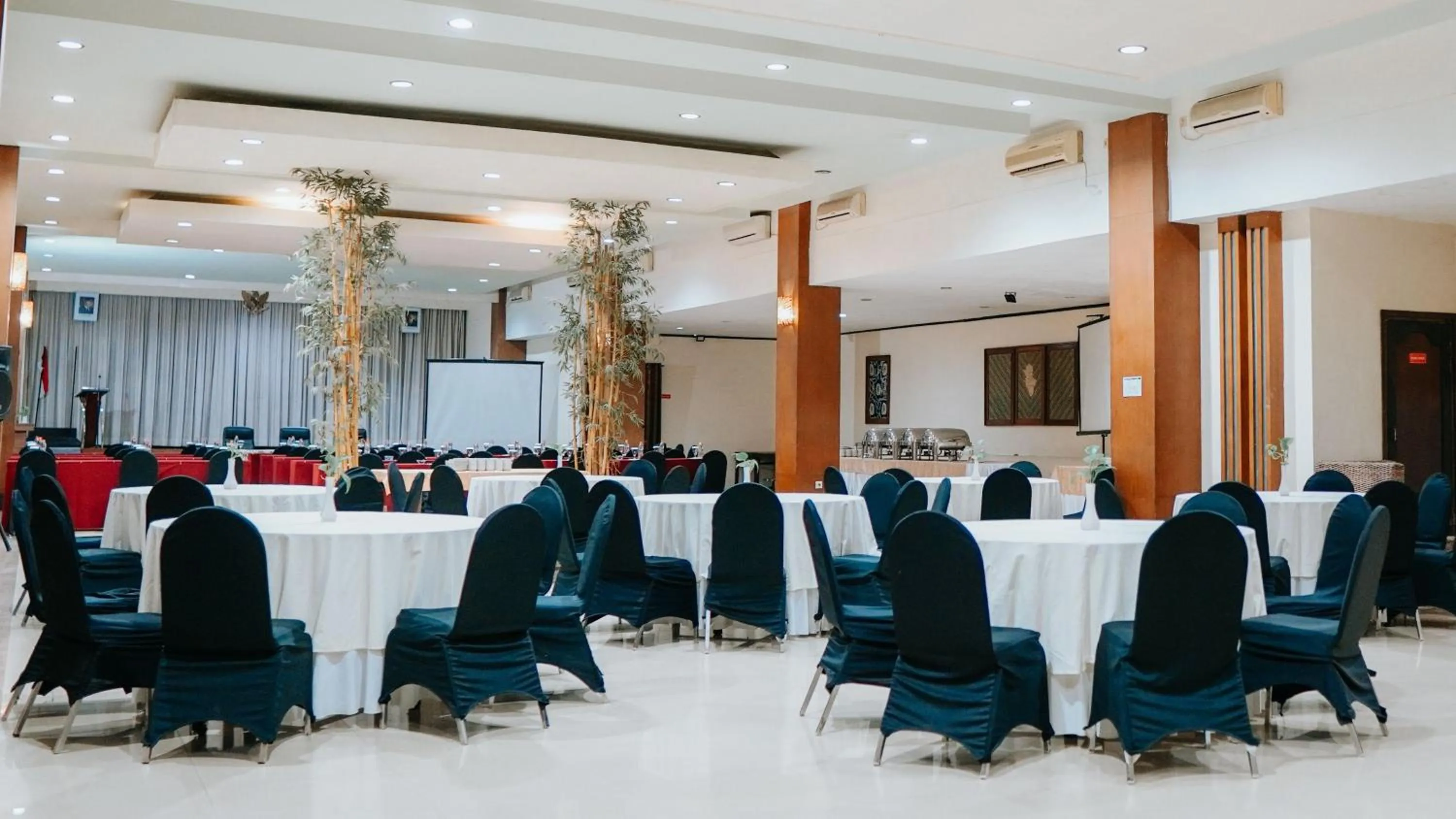 Tuwuh Hotel at Kayutangan