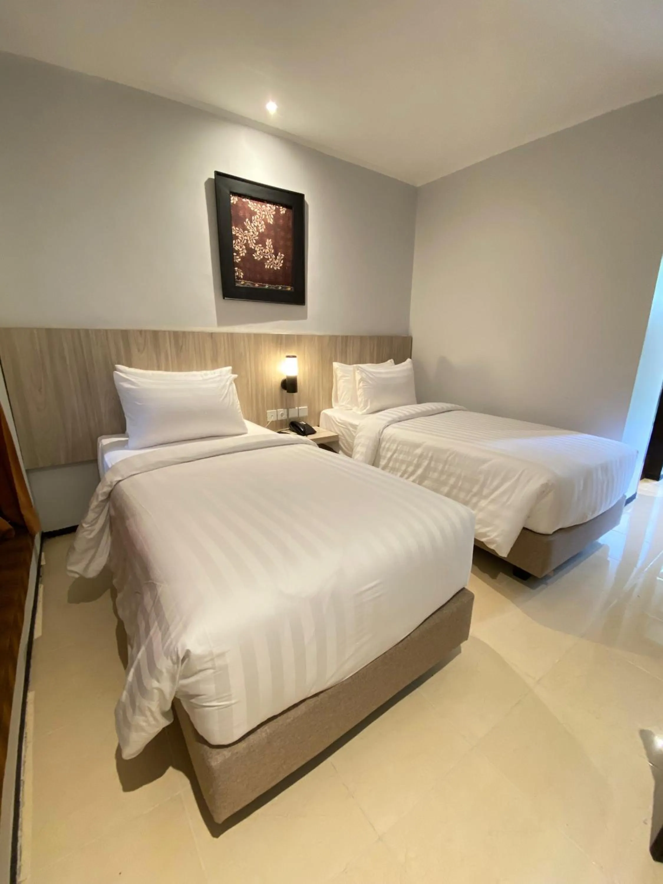 Bedroom, Bed in Tuwuh Hotel at Kayutangan