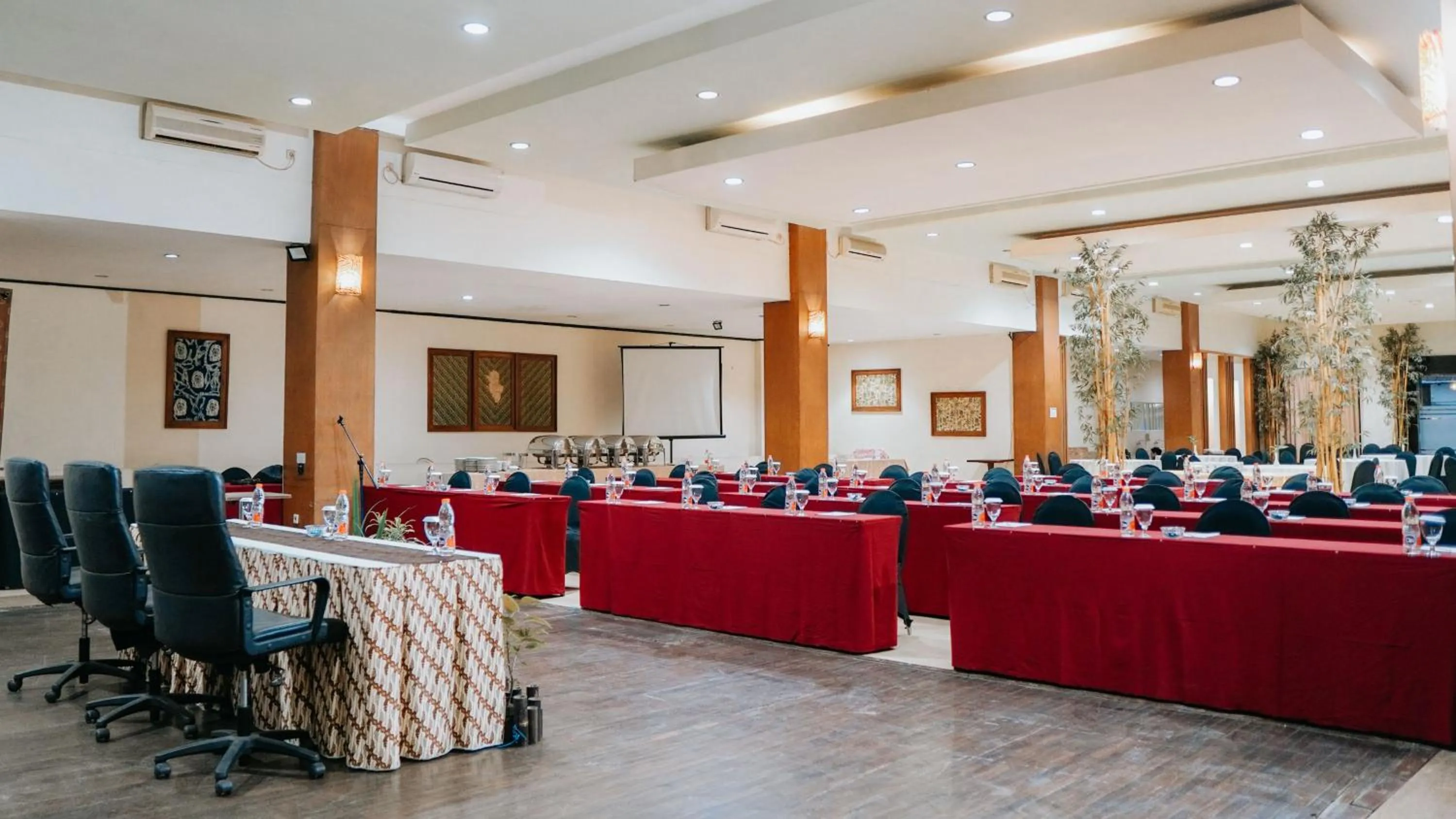 Tuwuh Hotel at Kayutangan