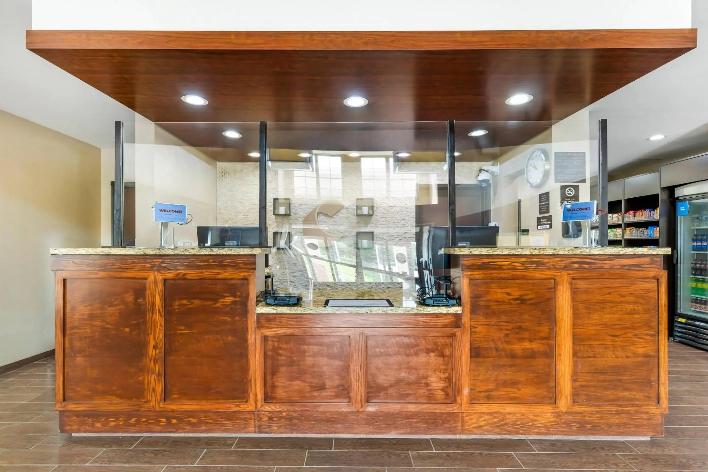 Lobby or reception in Comfort Suites West Omaha