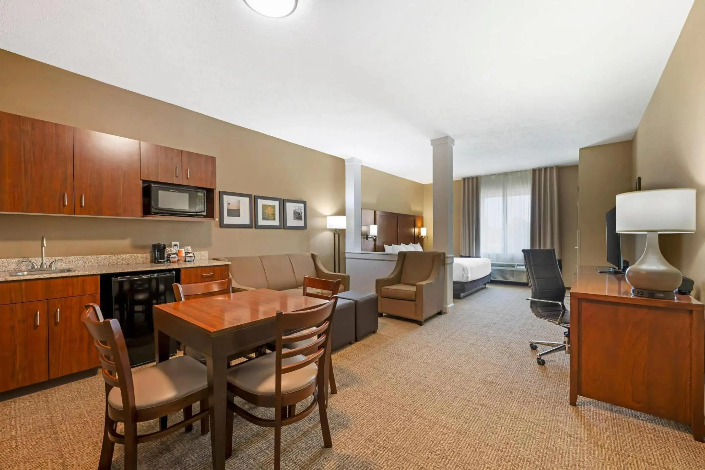 Bedroom in Comfort Suites West Omaha Bedroom in Comfort Suites West Omaha