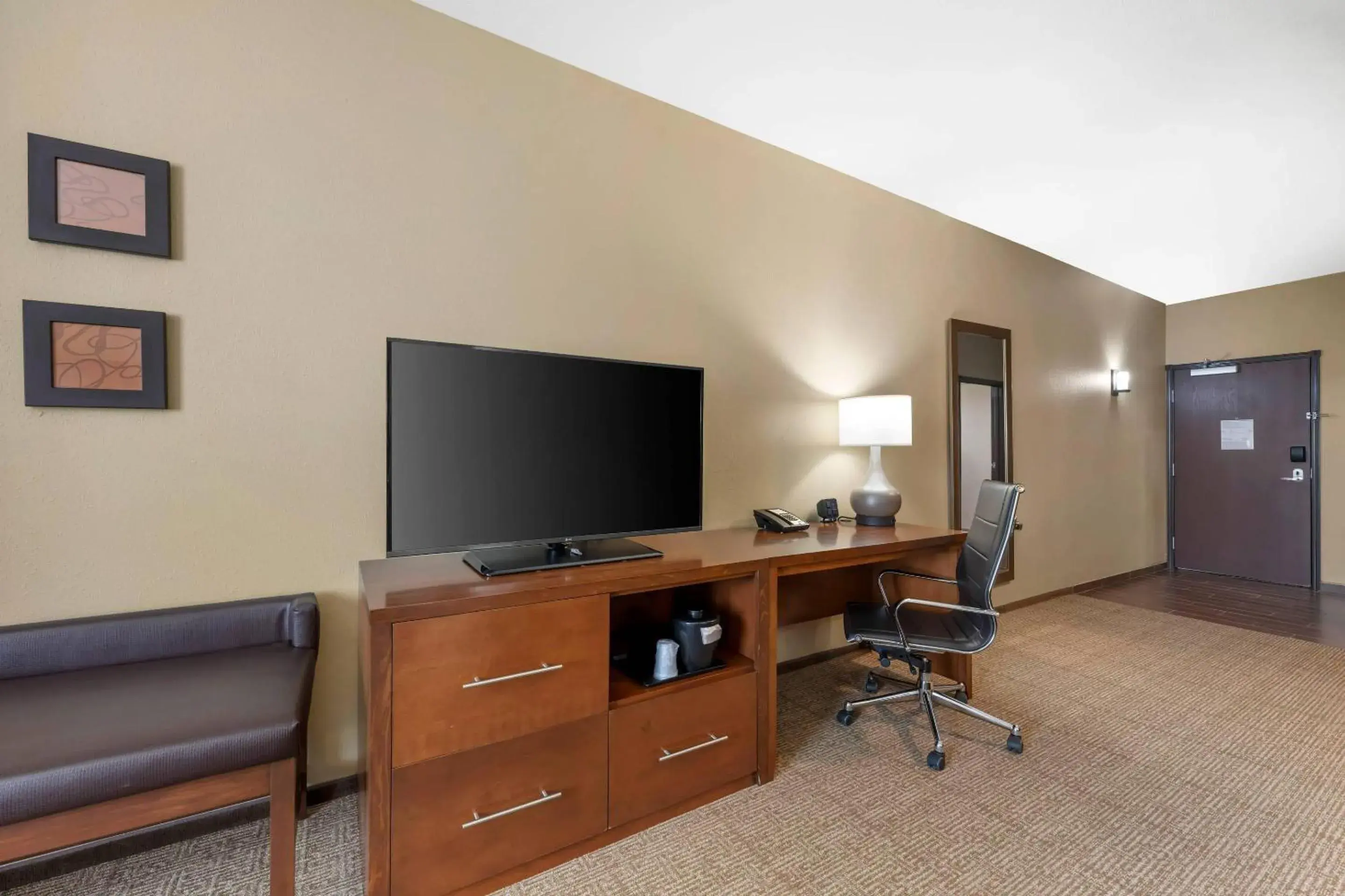 Bedroom in Comfort Suites West Omaha Bedroom in Comfort Suites West Omaha