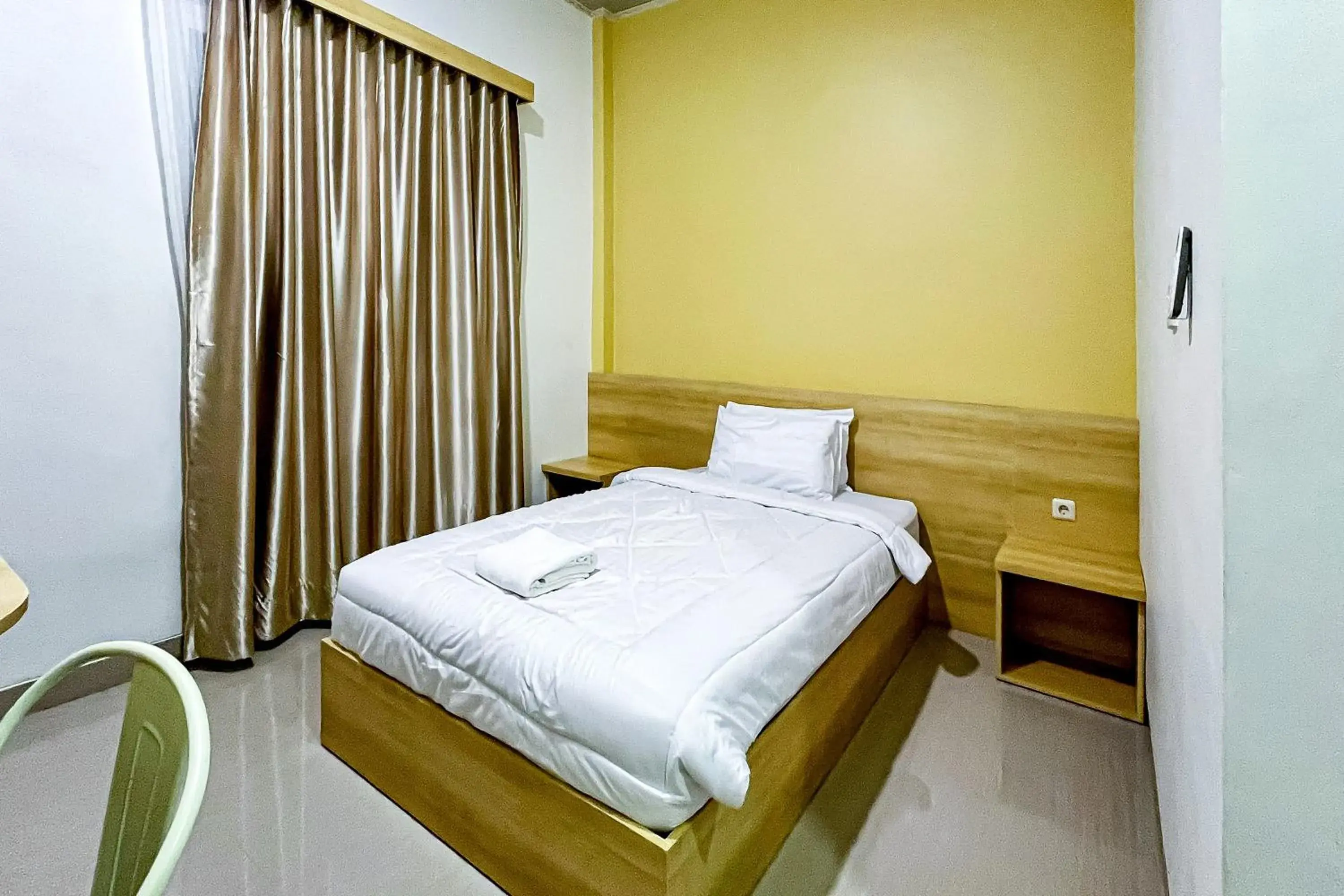 Single Room - single occupancy in RedDoorz Plus at Krishna Homestay Kupang Single Room - single occupancy in RedDoorz Plus at Krishna Homestay Kupang