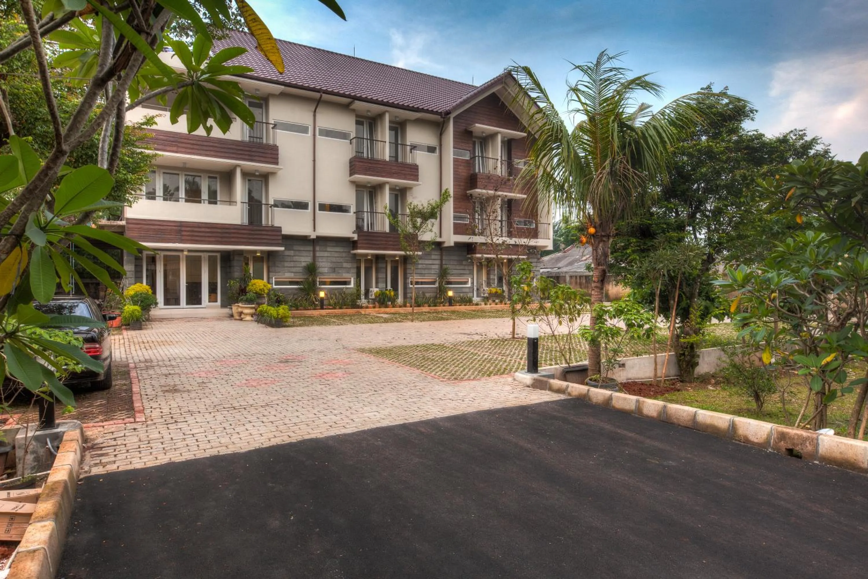 Facade/entrance in Rumah Kamang Residence