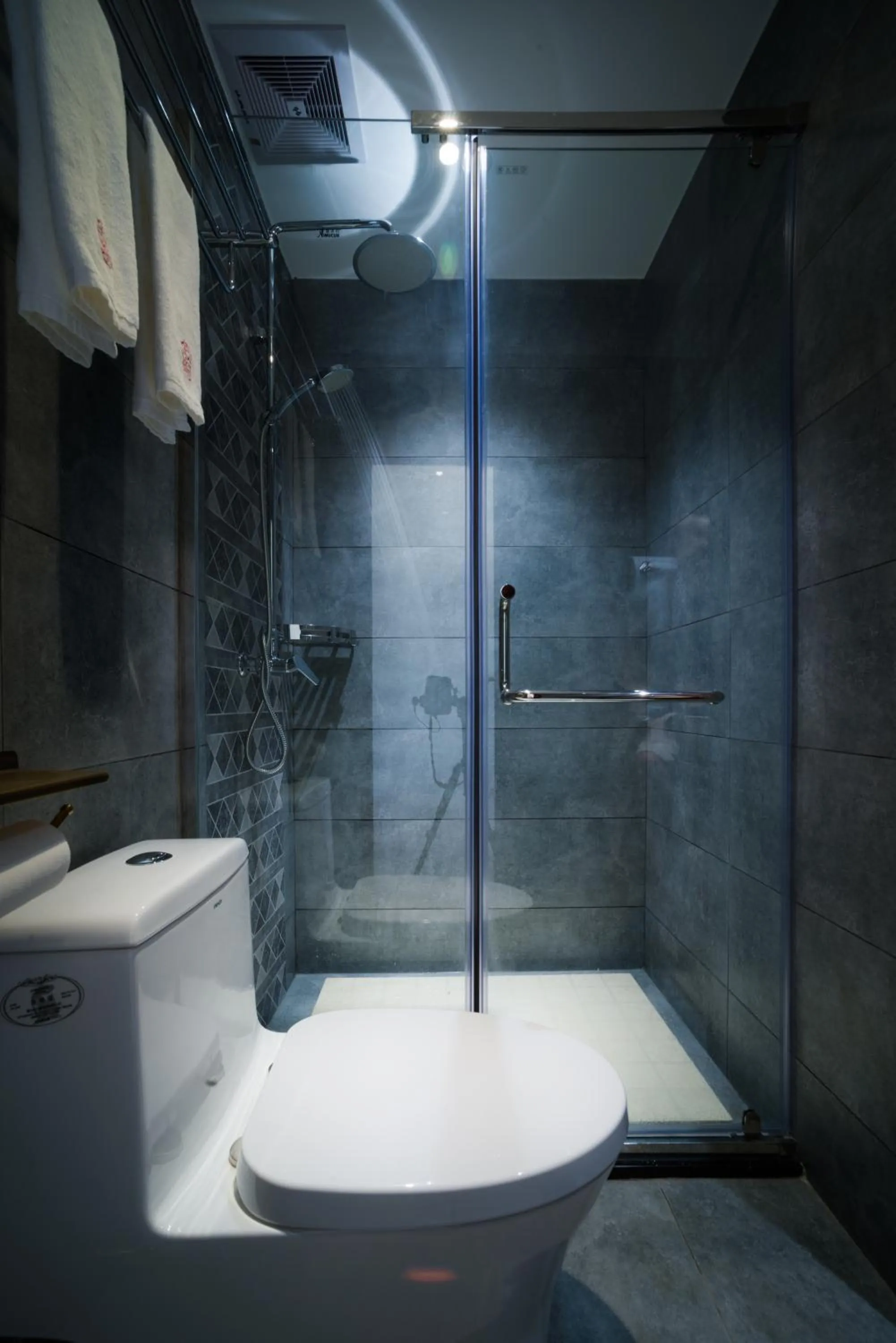 Bathroom in Riverside Inn Guilin Central