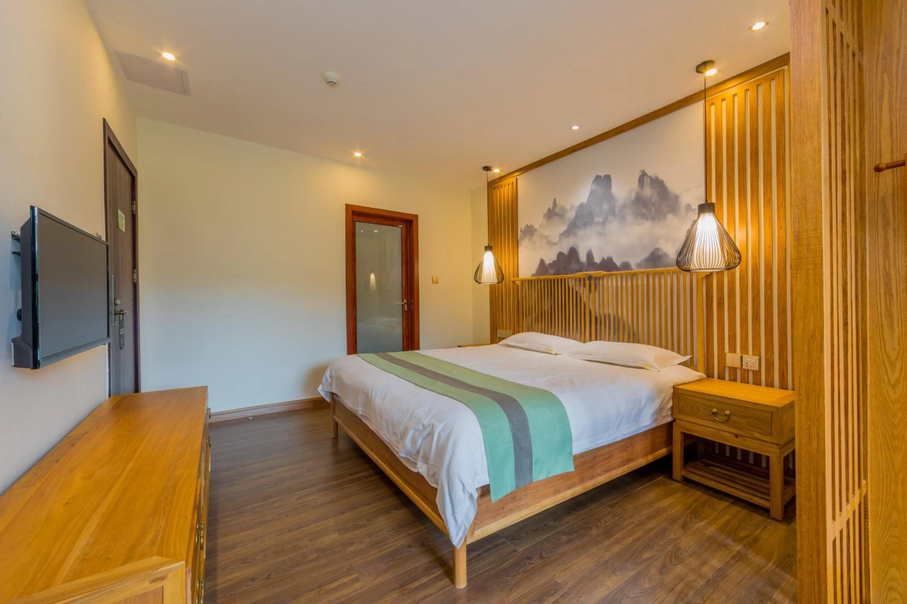 Photo of the whole room, Bed in Riverside Inn Guilin Central
