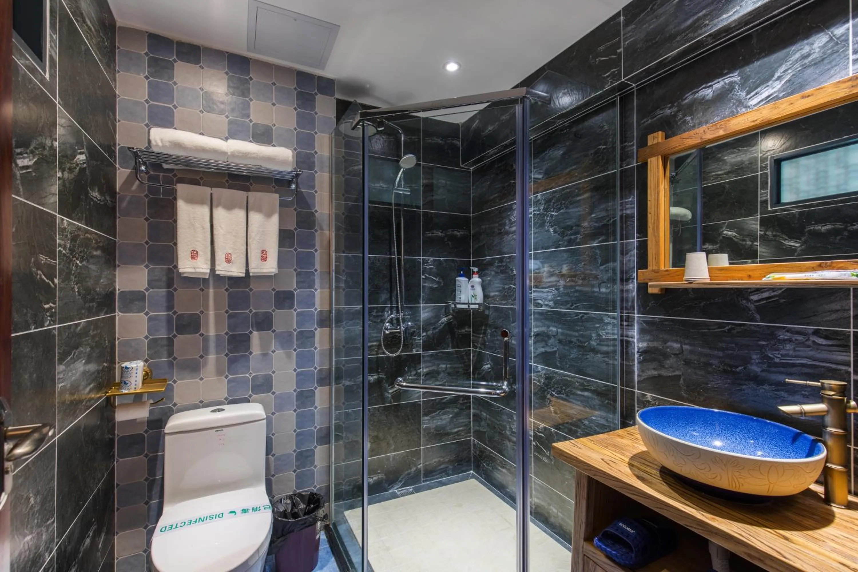 Bathroom in Riverside Inn Guilin Central