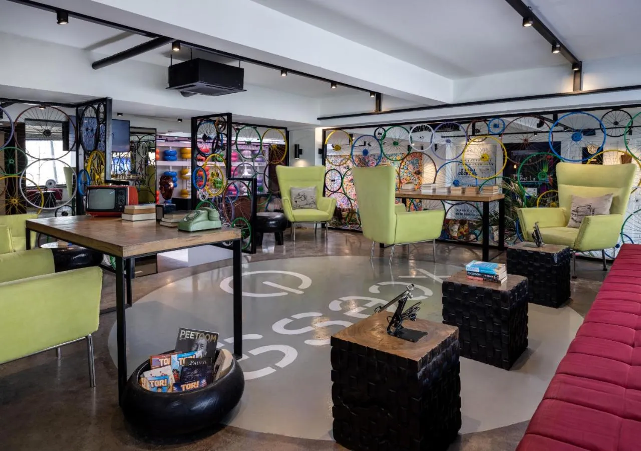 Communal lounge/ TV room in Viva Dash Hotel Seminyak