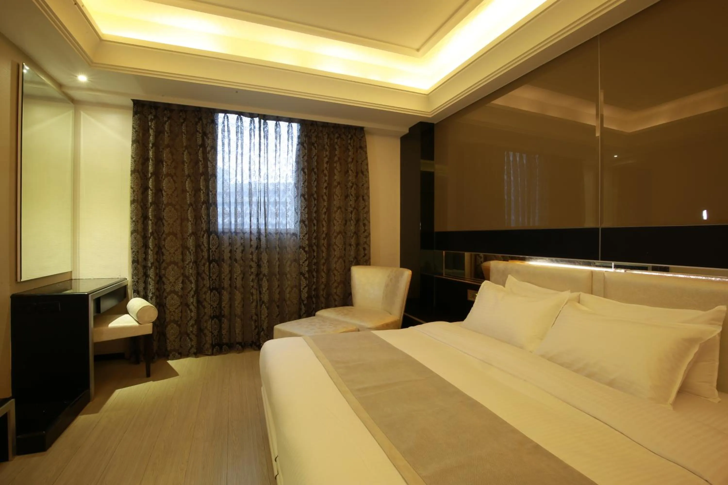 Photo of the whole room, Bed in Highness Hotel