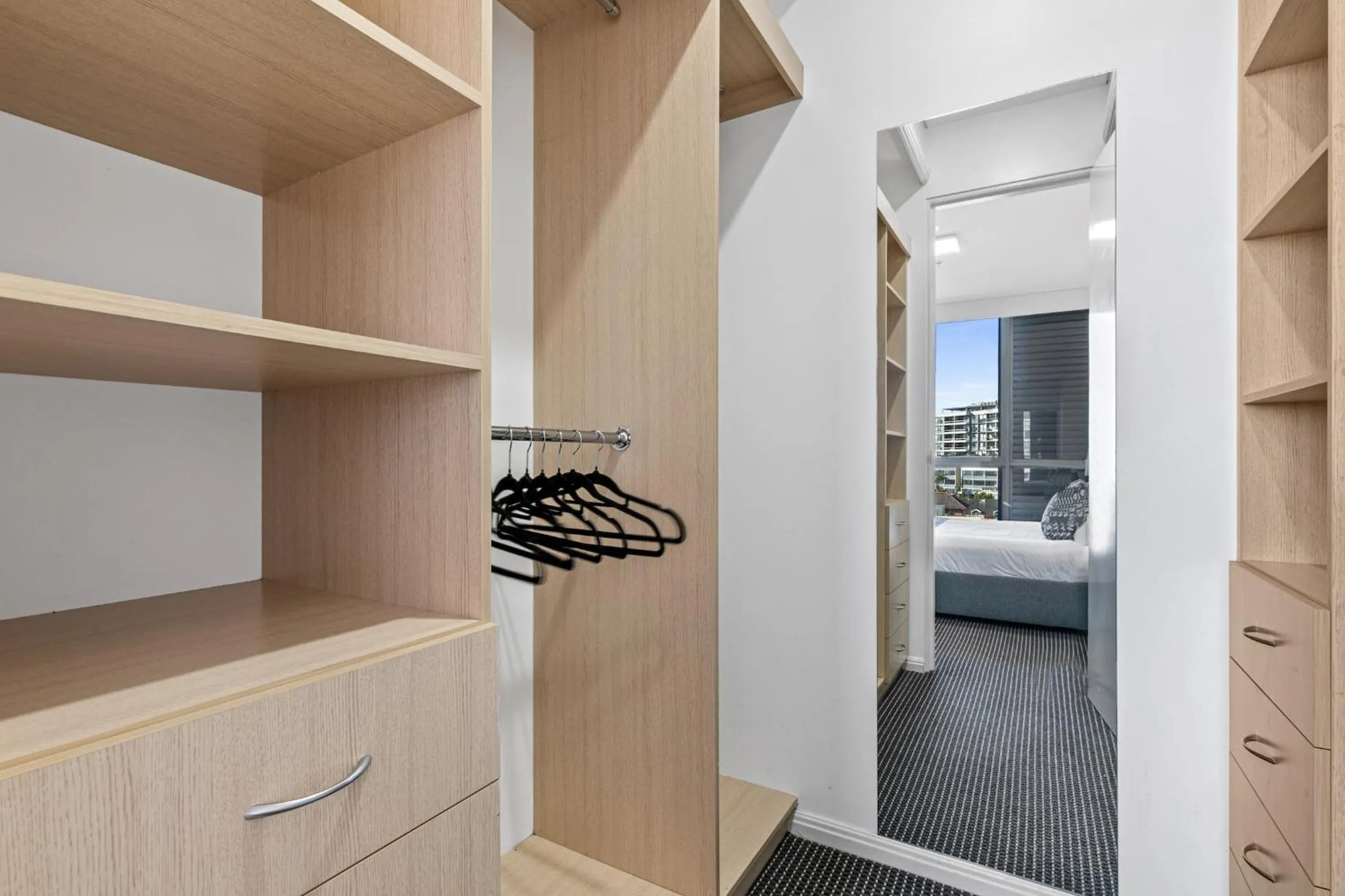 wardrobe, Bed in AAN Apartments North Sydney