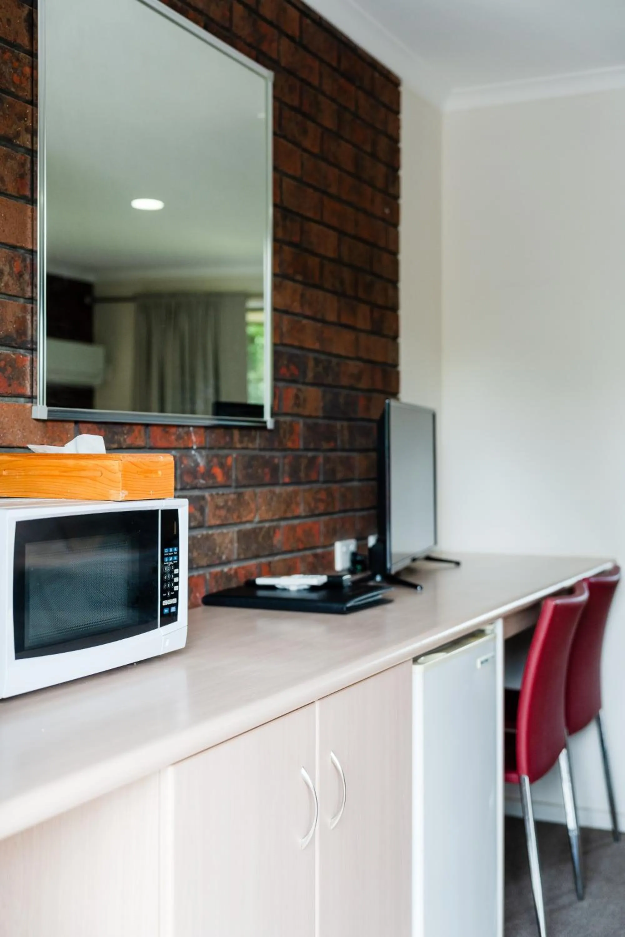 Bedroom in Bristol Hill Motor Inn