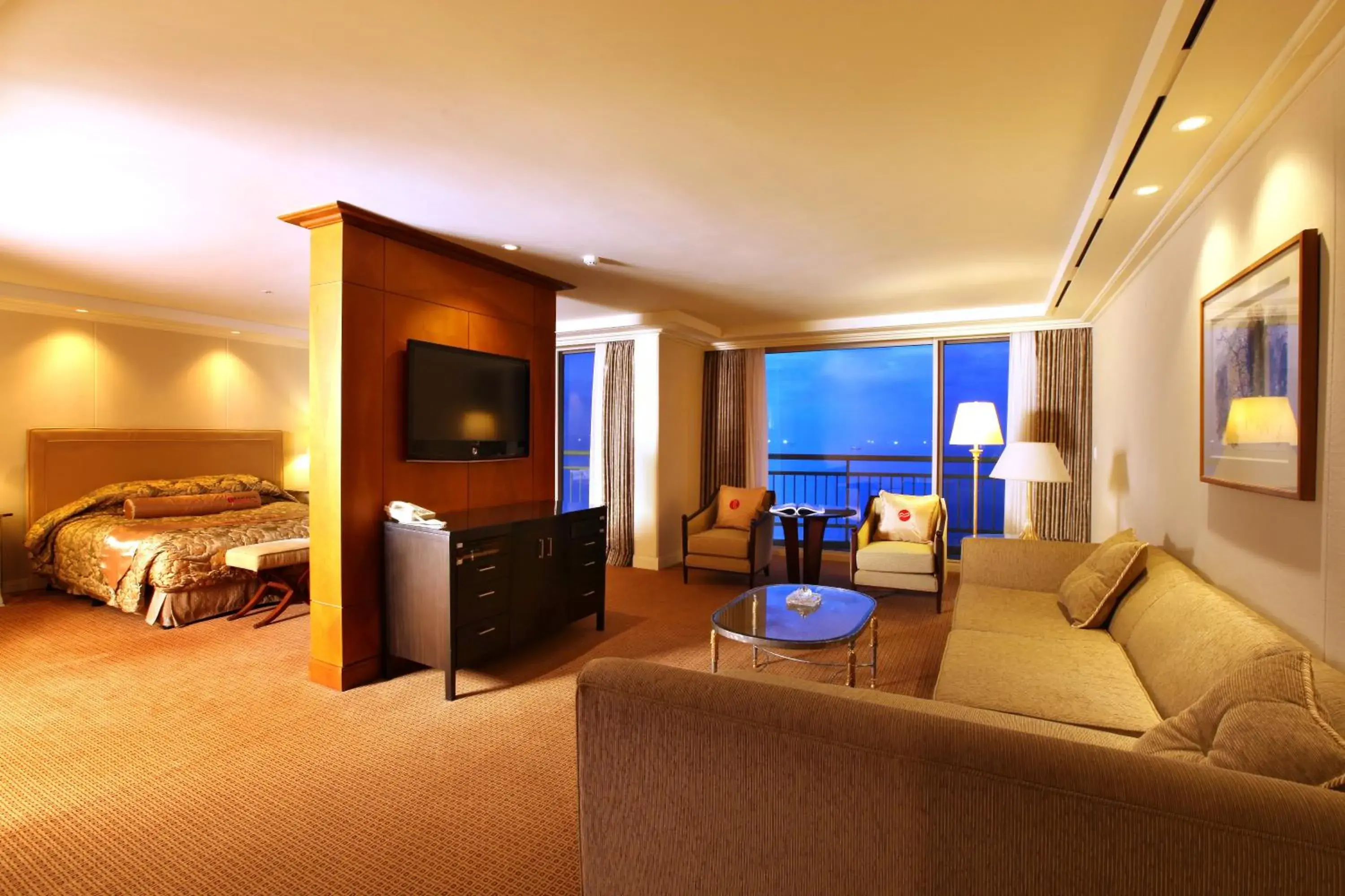 Property building in Ramada Plaza by Wyndham Jeju Ocean Front Property building in Ramada Plaza by Wyndham Jeju Ocean Front