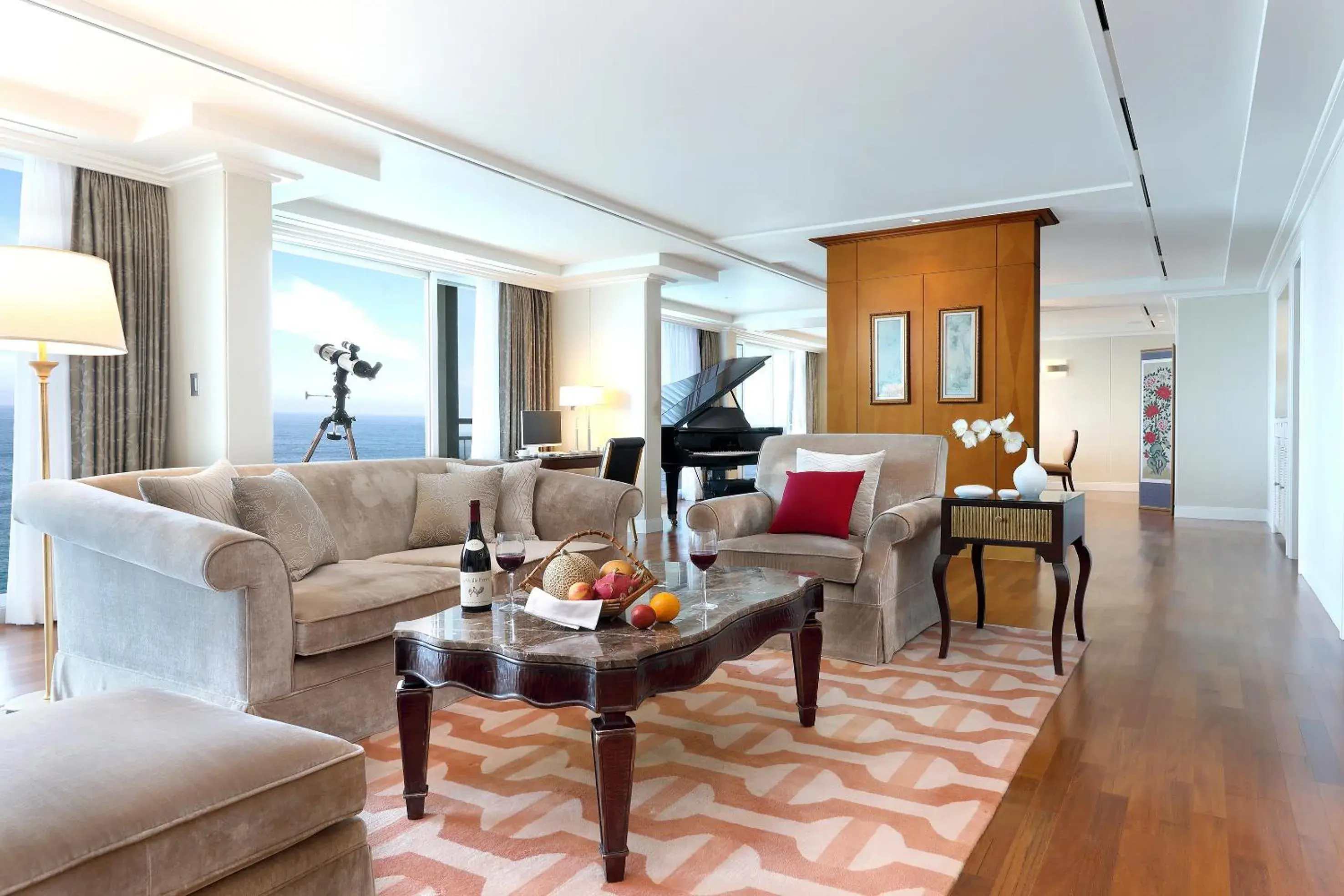 Property building in Ramada Plaza by Wyndham Jeju Ocean Front Property building in Ramada Plaza by Wyndham Jeju Ocean Front