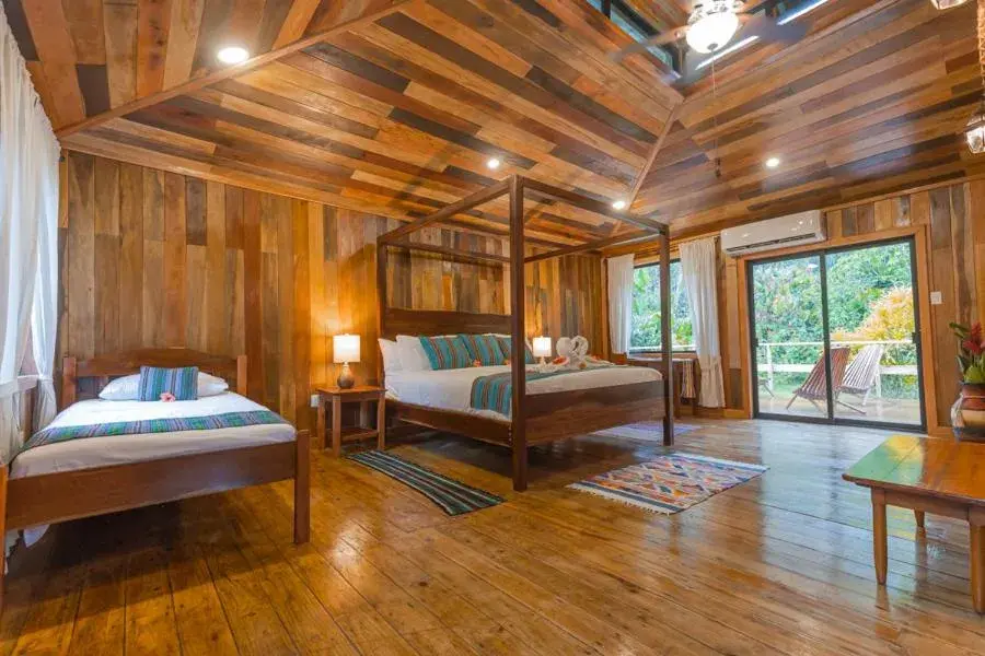 Superior King Room in Jaguar Creek Superior King Room in Jaguar Creek