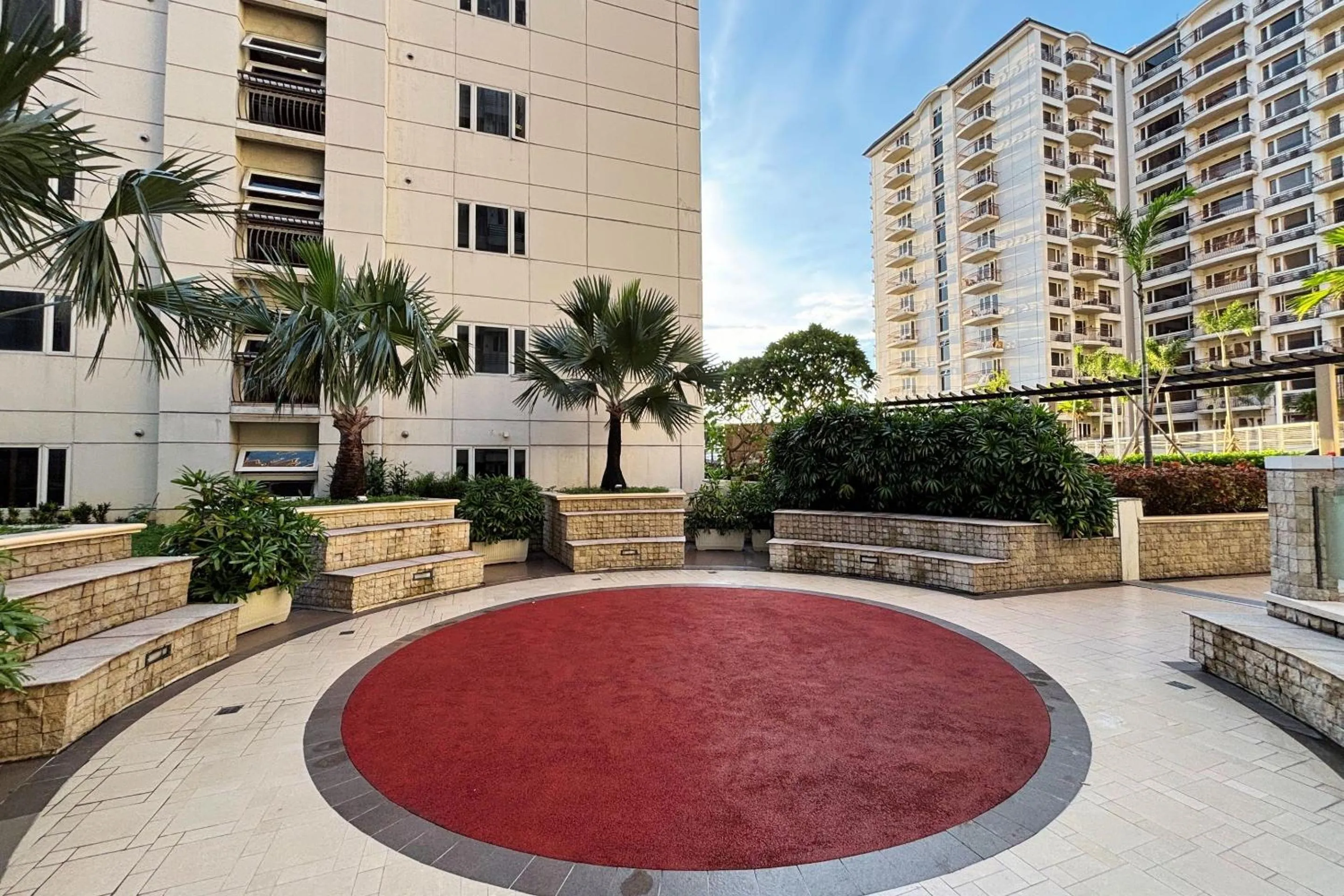 Day in Extremeli Suites