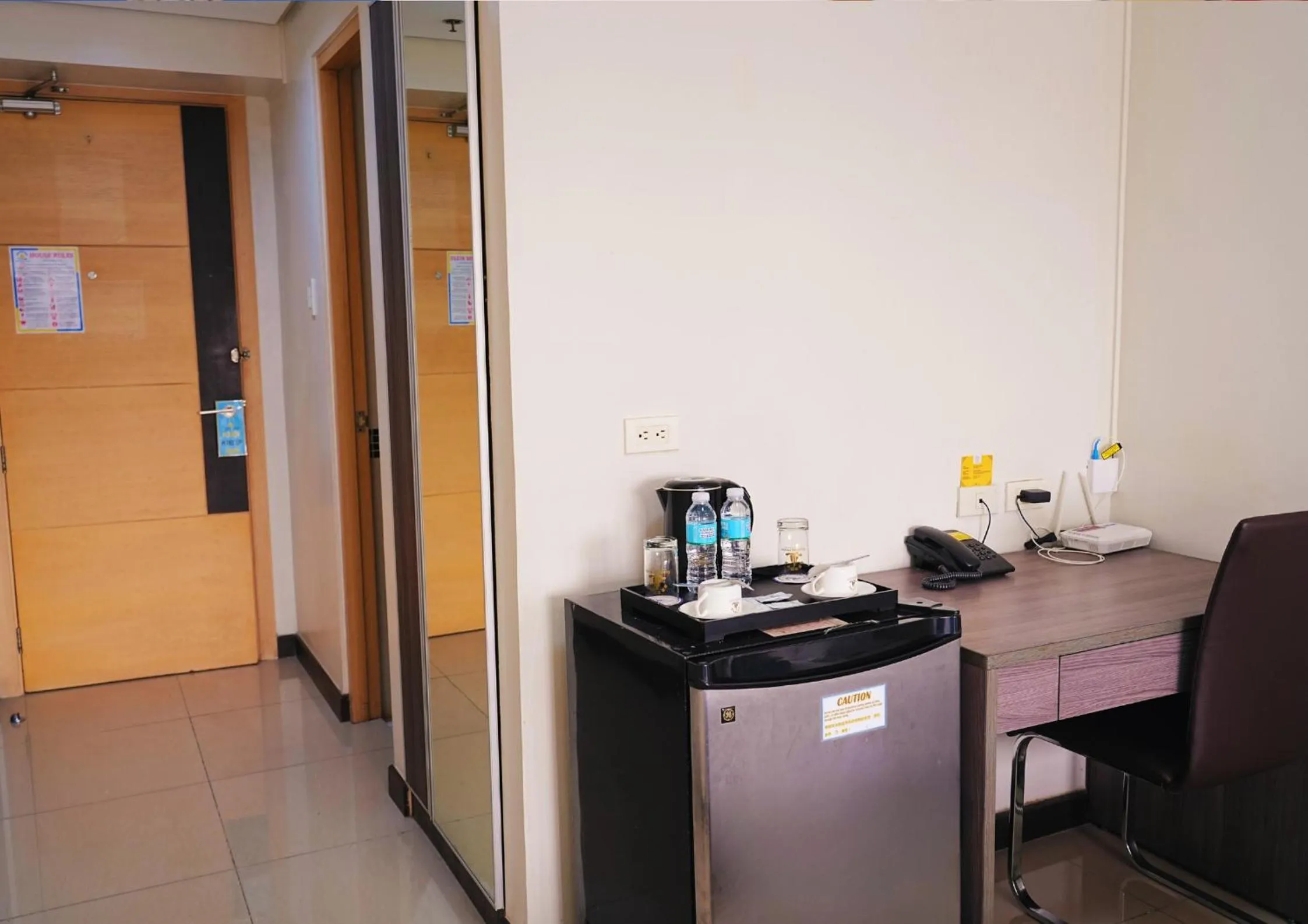 Dining area in Extremeli Suites