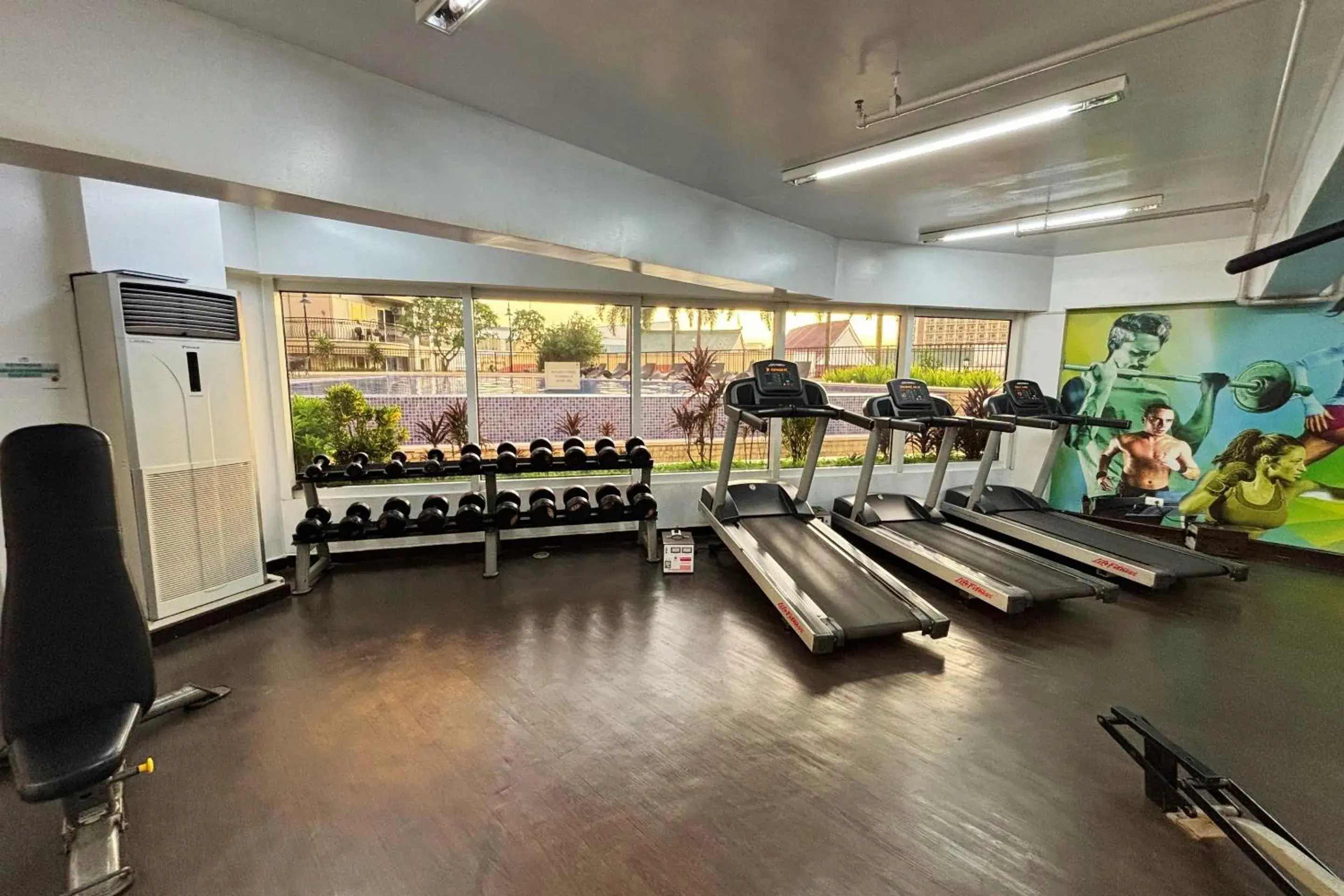 Fitness centre/facilities in Extremeli Suites Fitness centre/facilities in Extremeli Suites