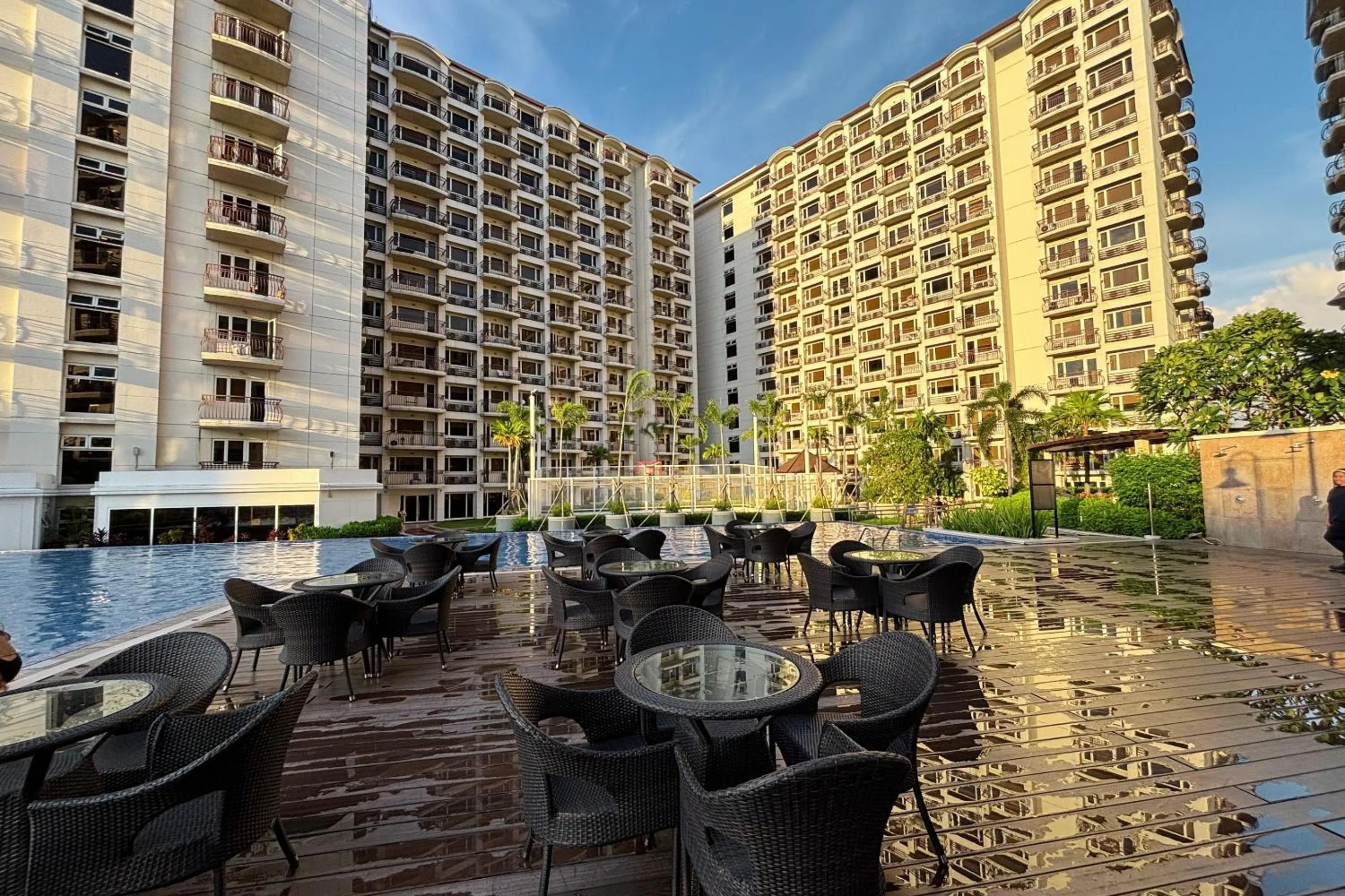 Swimming pool in Extremeli Suites