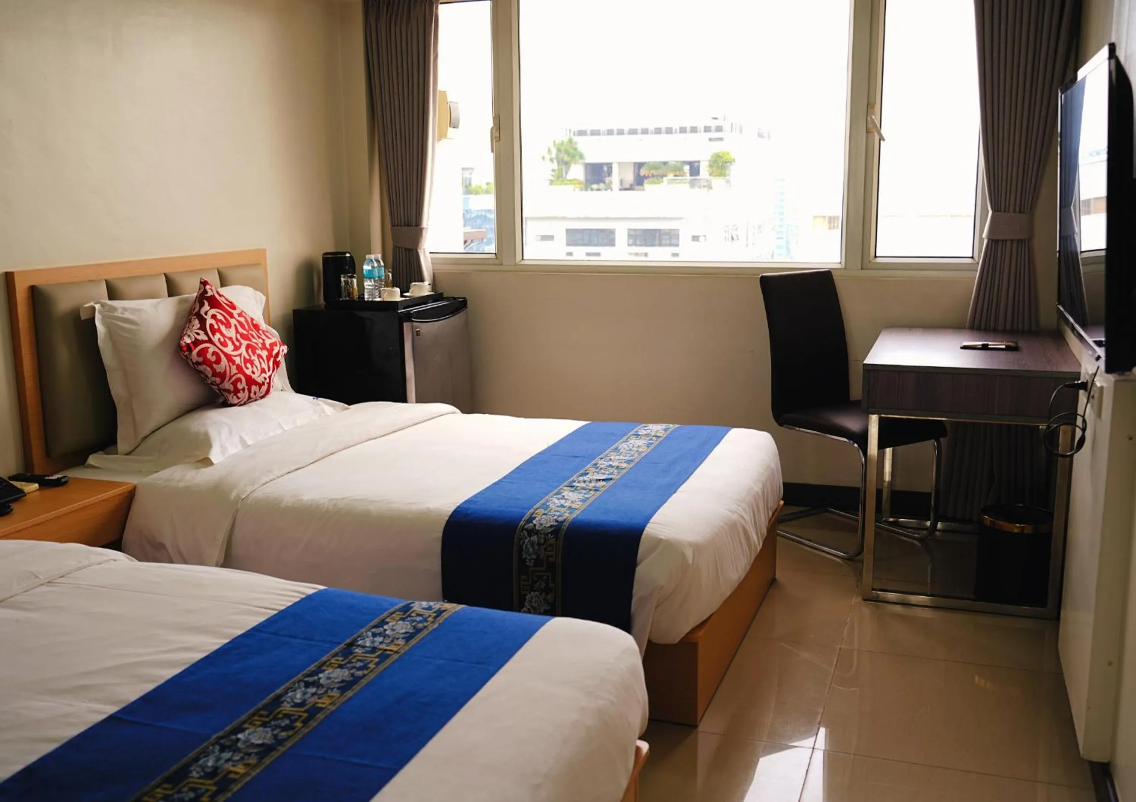 Bed in Extremeli Suites