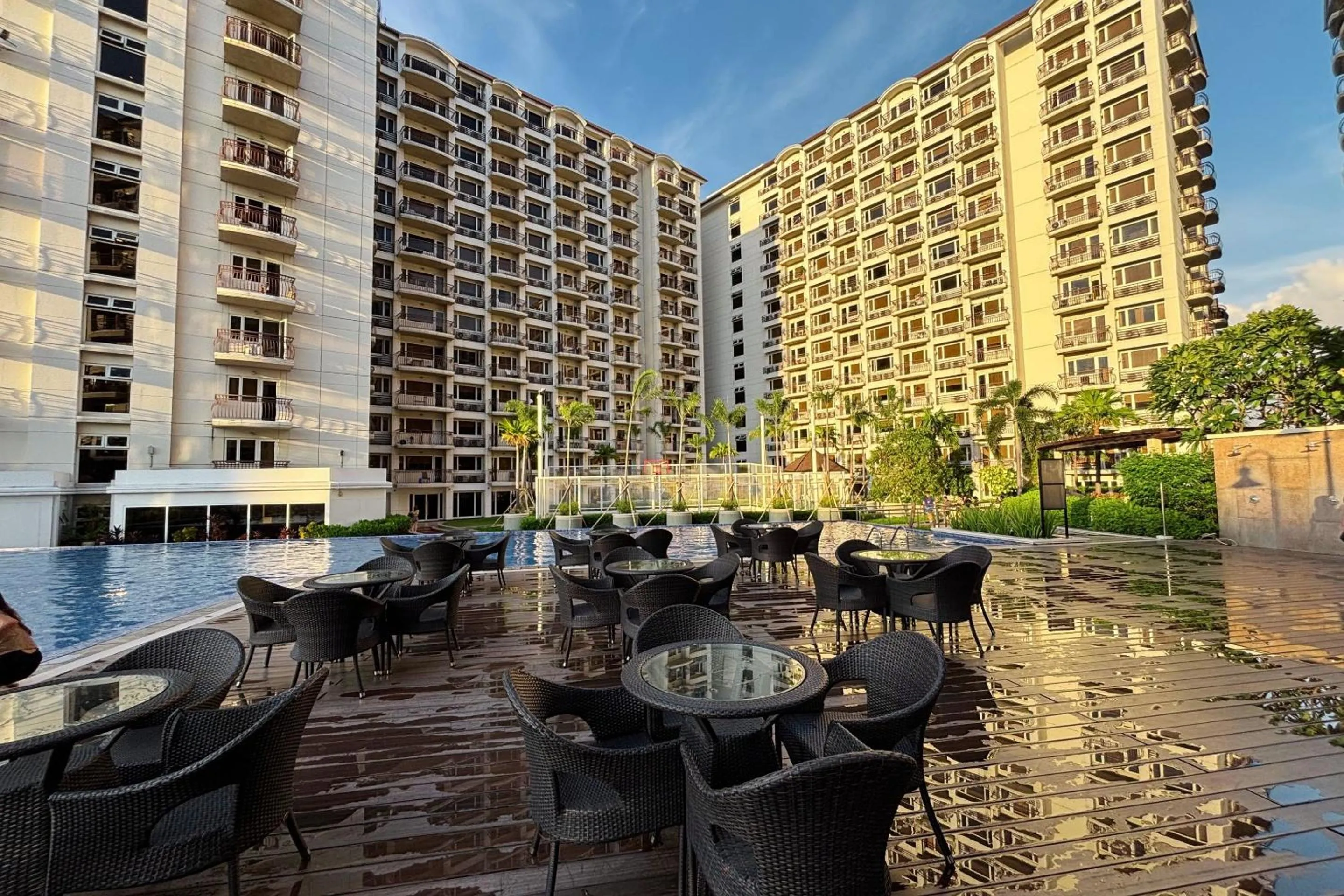 Swimming pool in Extremeli Suites