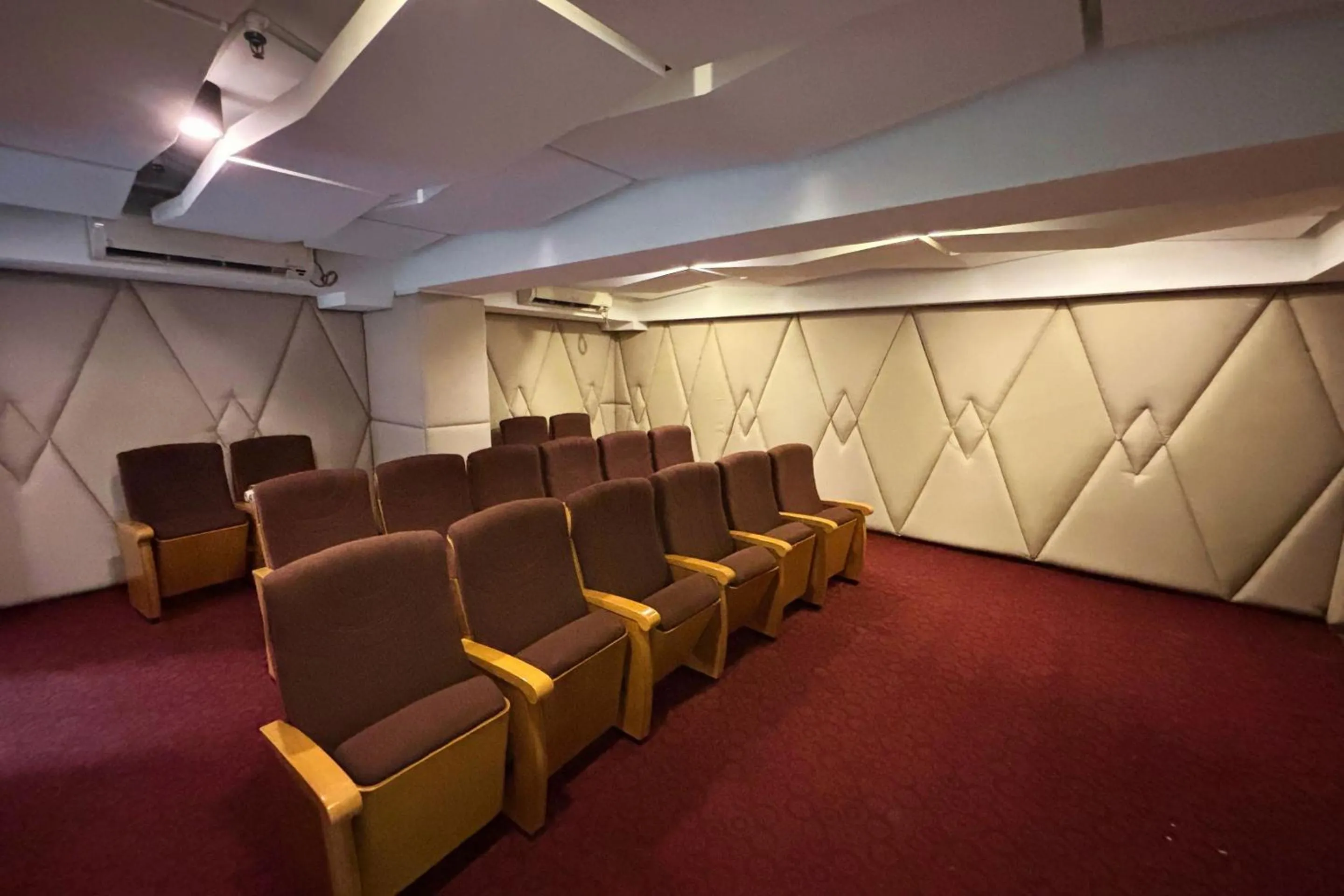 Meeting/conference room in Extremeli Suites