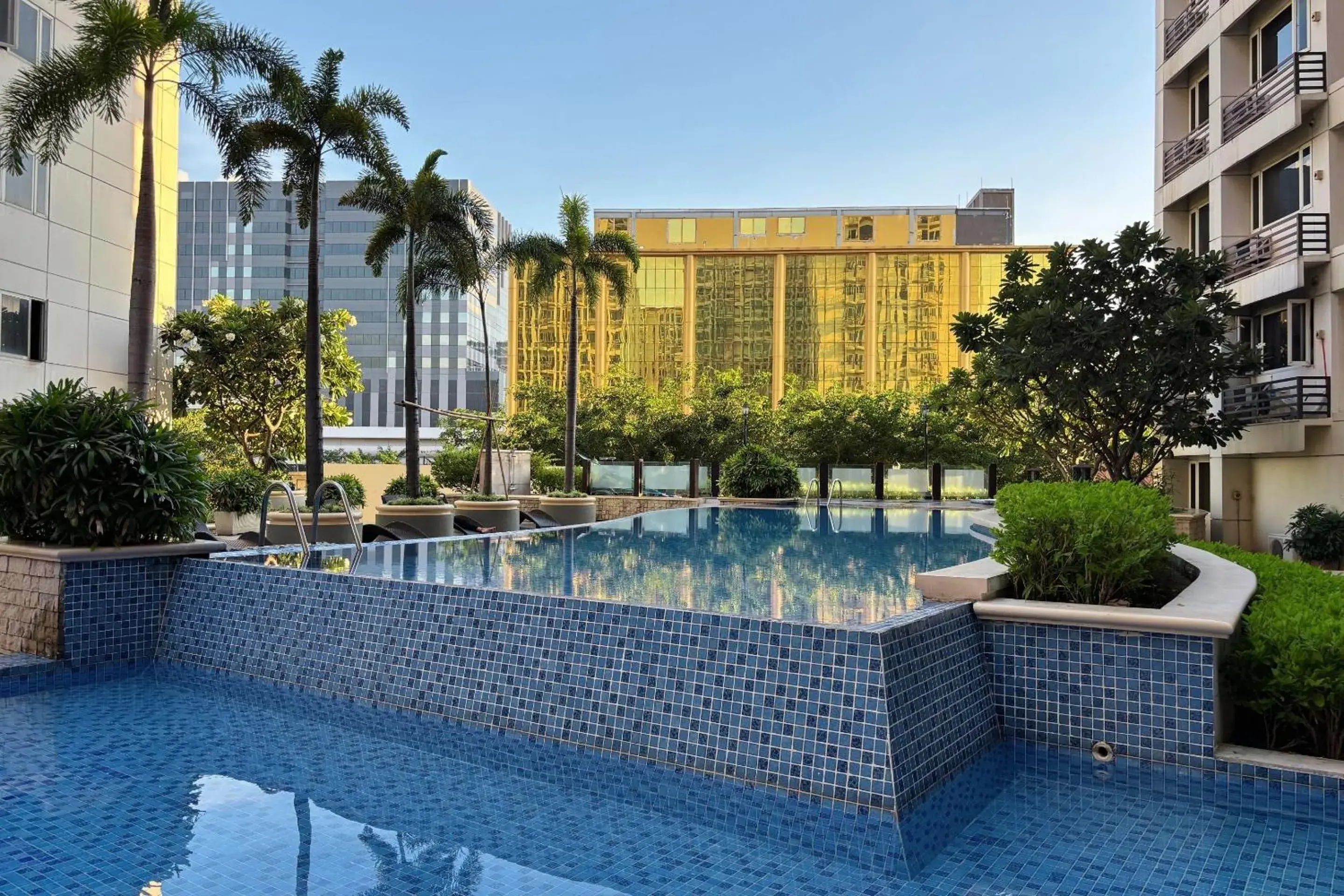 Swimming pool in Extremeli Suites Swimming pool in Extremeli Suites