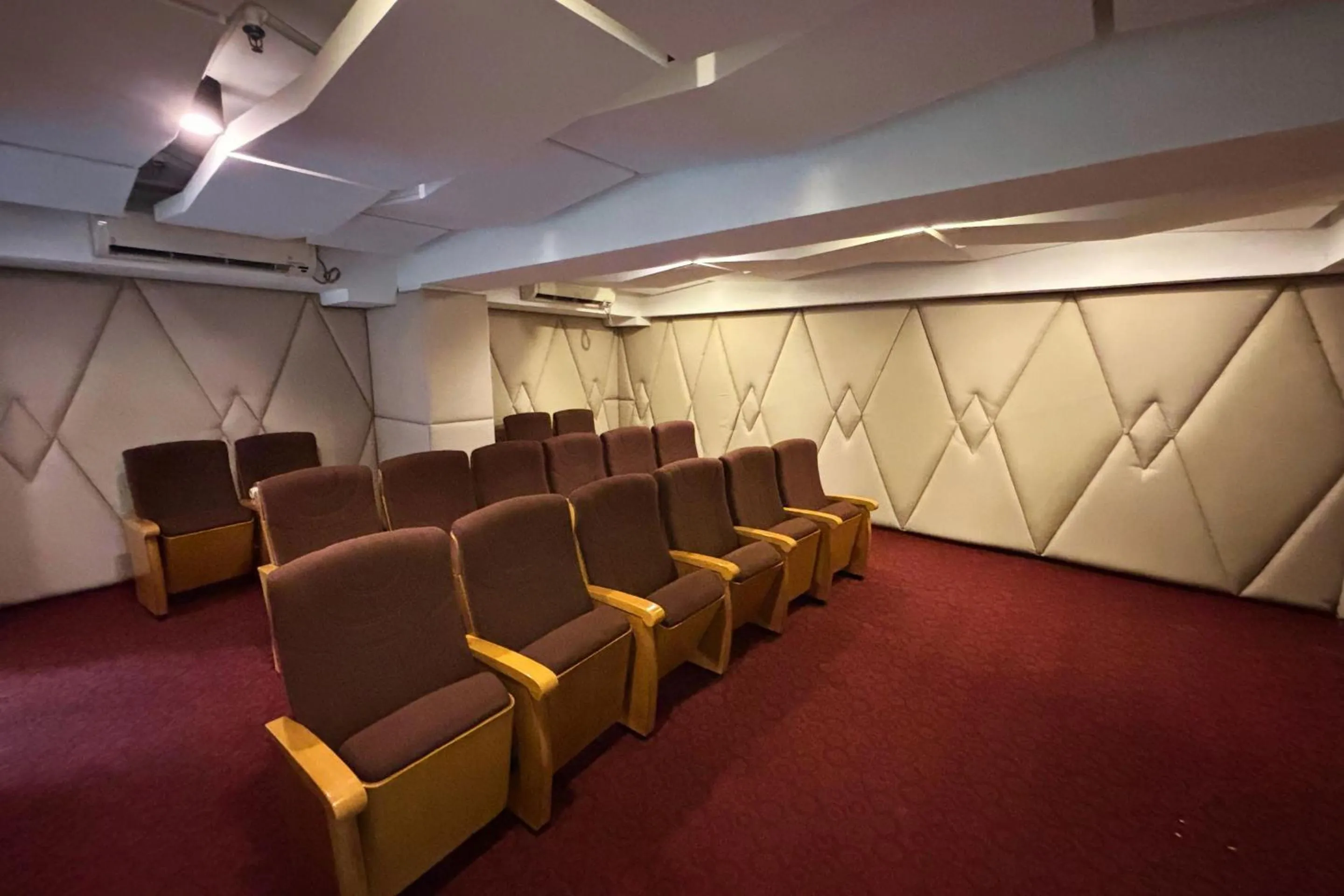 Meeting/conference room in Extremeli Suites