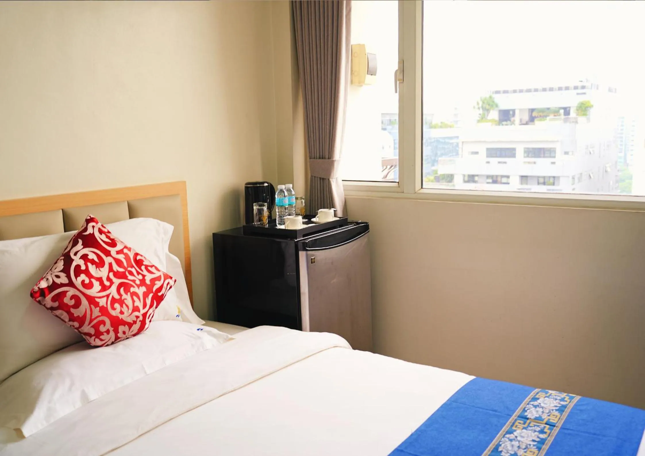 Bed in Extremeli Suites