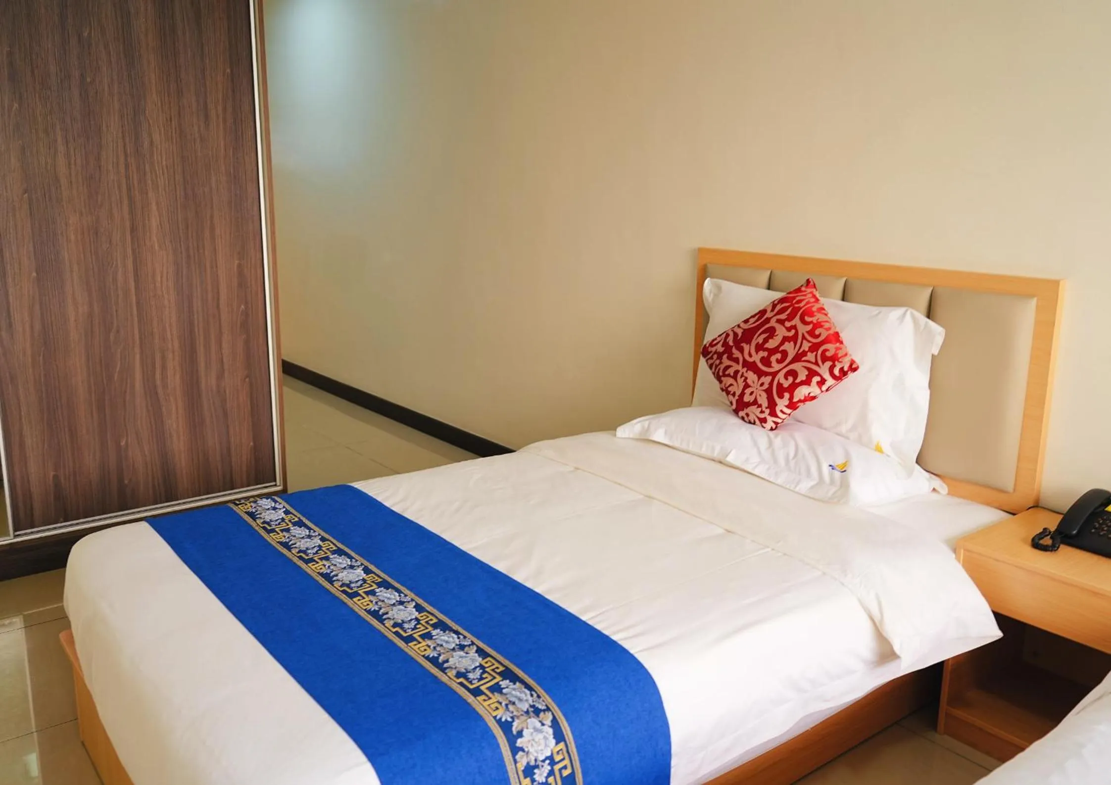 Bed in Extremeli Suites