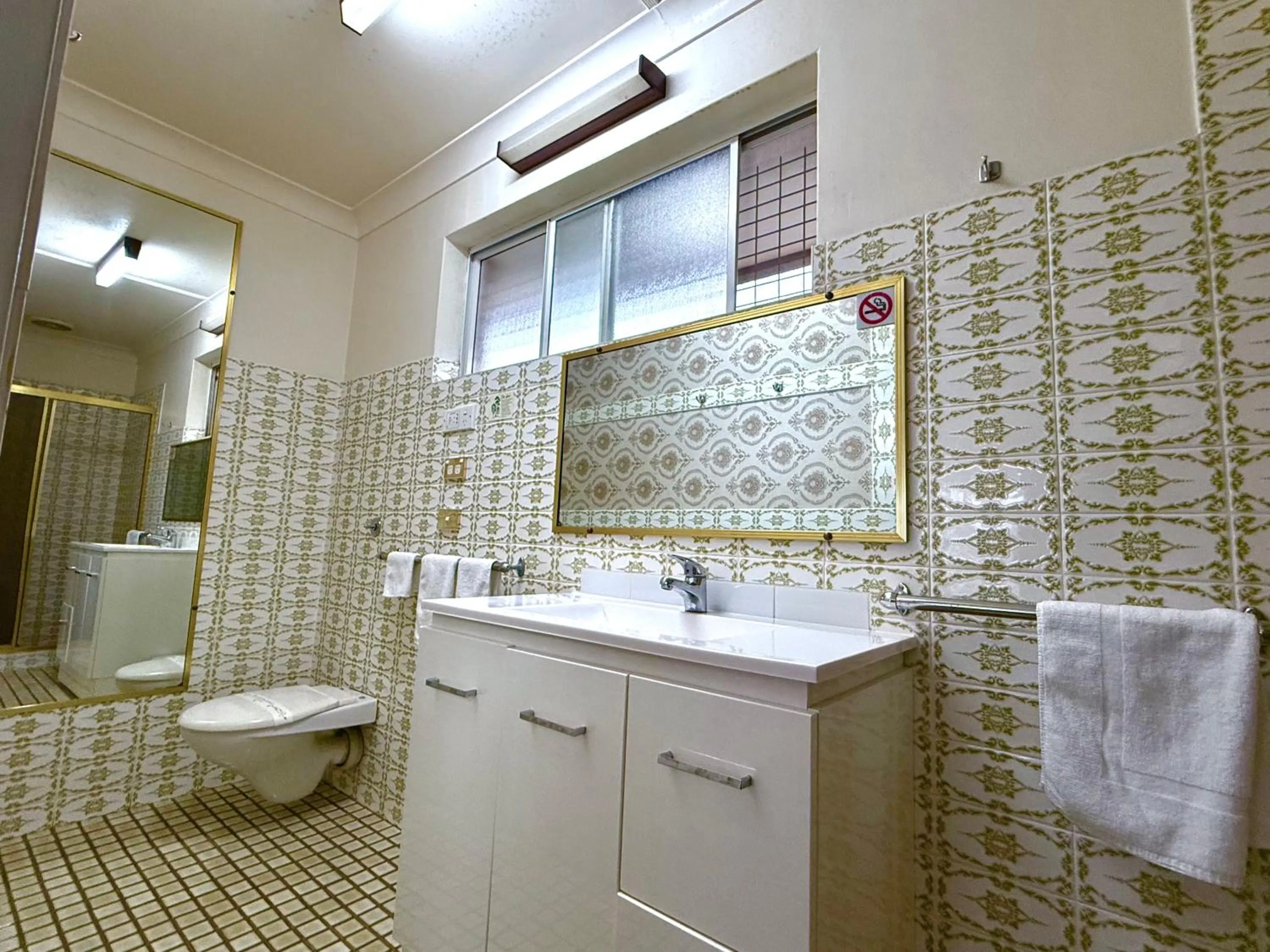 Bathroom in Crown Motel Wellington