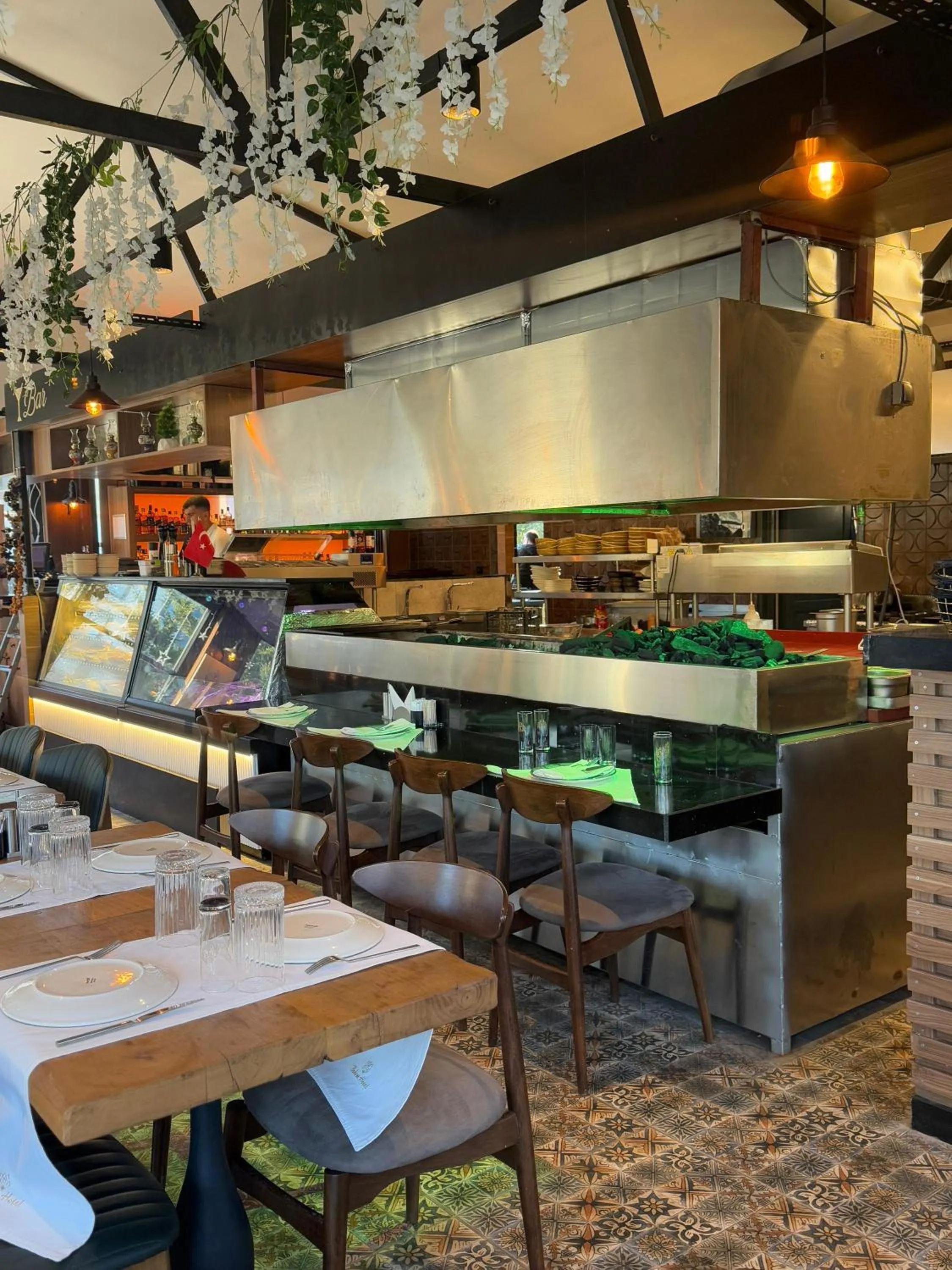 Restaurant/places to eat in Bohem Hotel